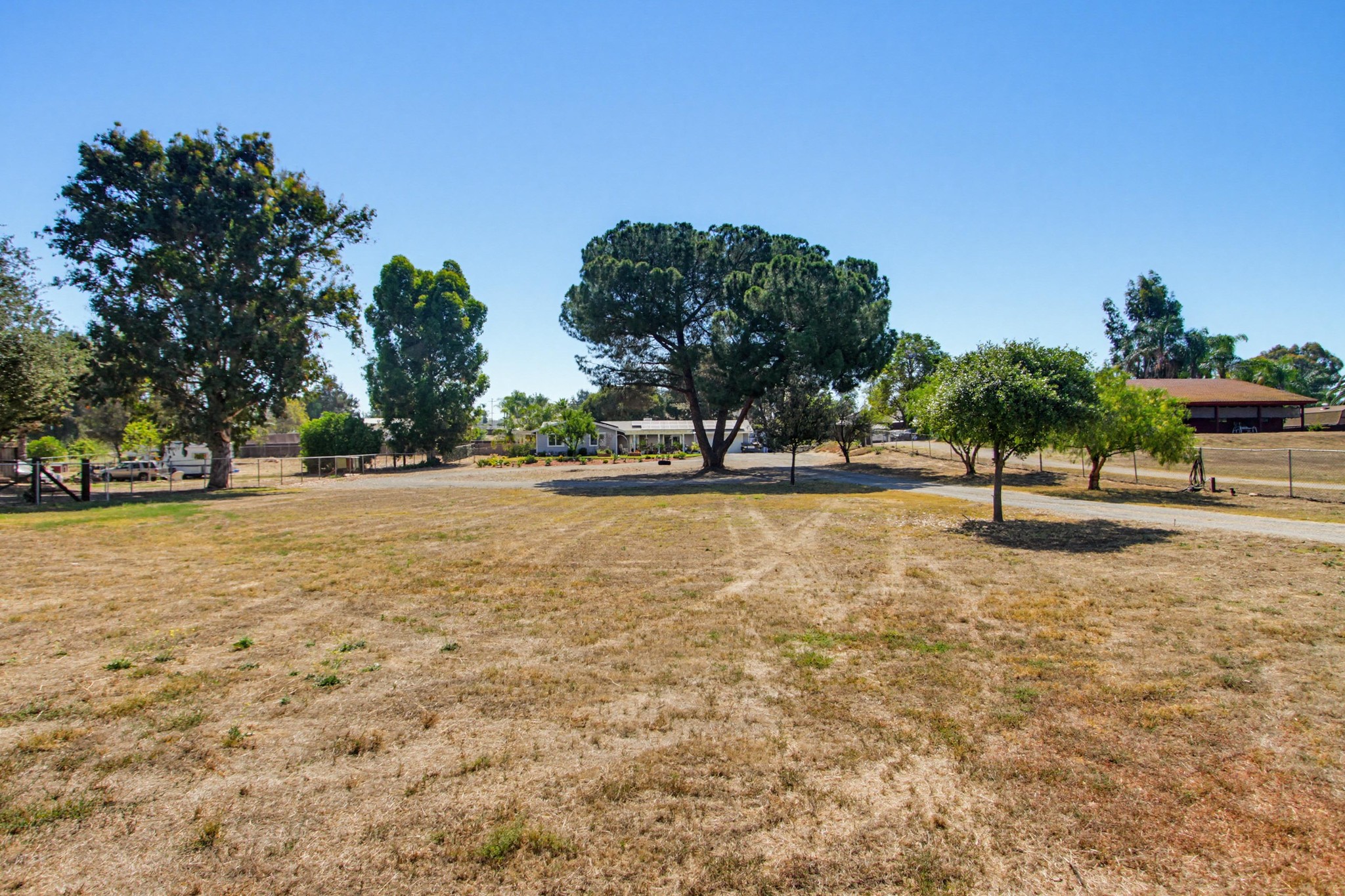 Virtual tour photo 3 of 61 for 743 Davis St