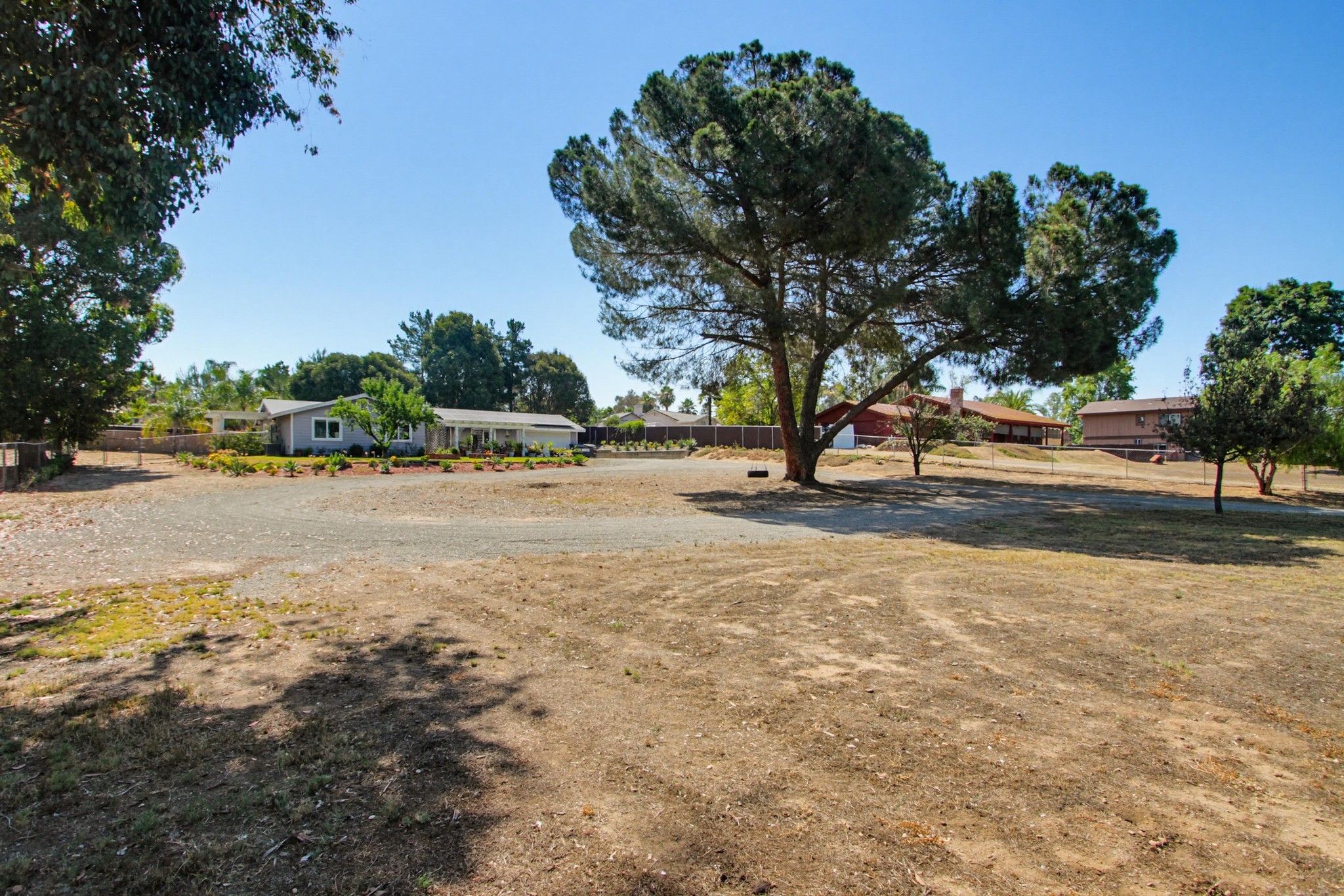 Virtual tour photo 5 of 61 for 743 Davis St