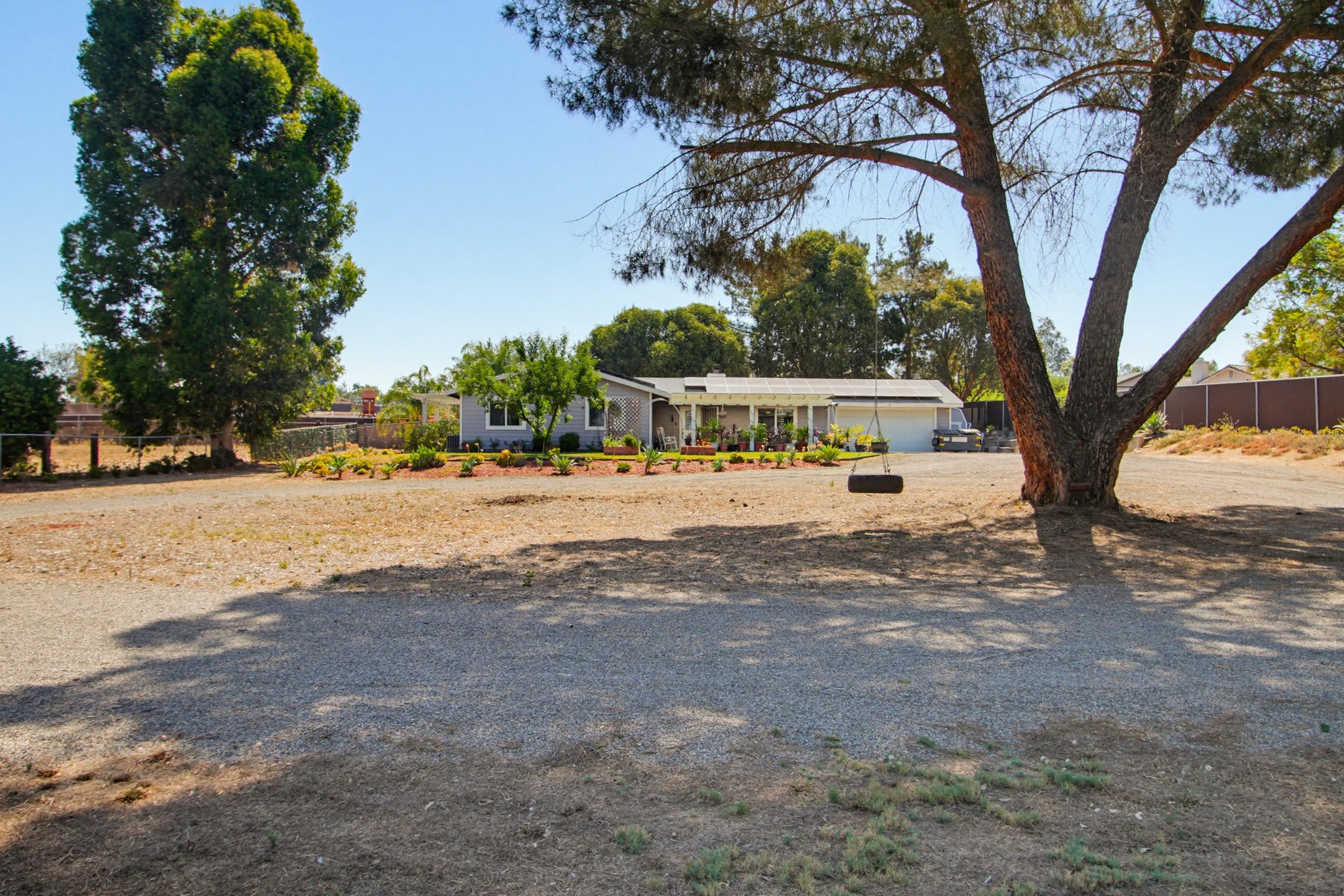 Virtual tour photo 6 of 61 for 743 Davis St