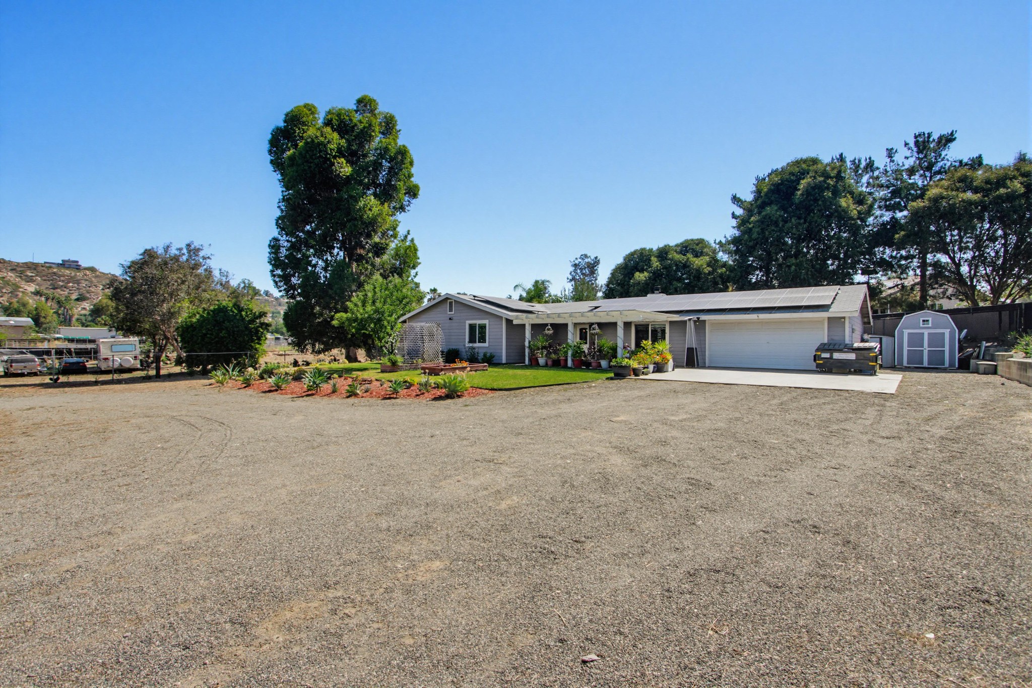 Virtual tour photo 8 of 61 for 743 Davis St