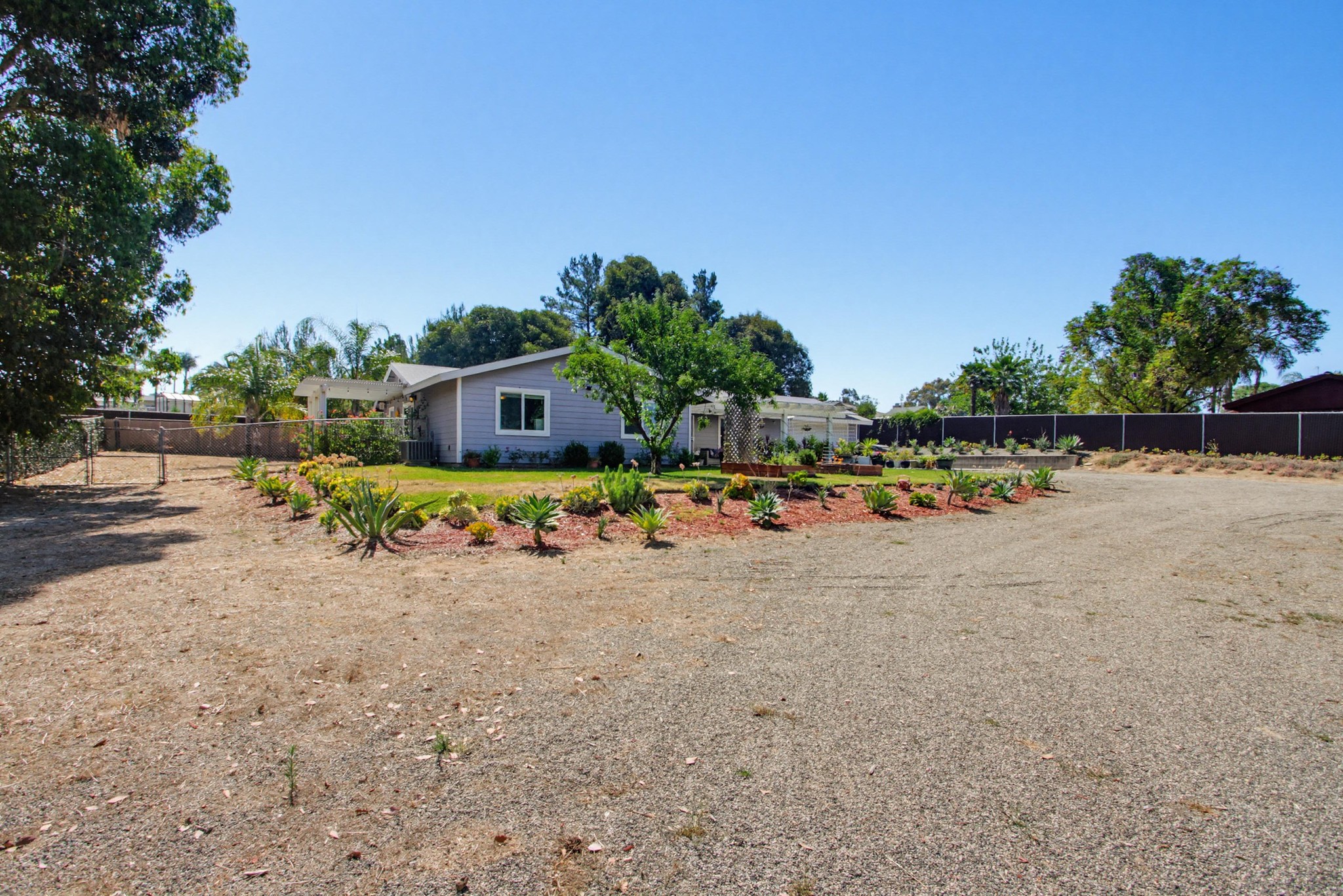 Virtual tour photo 10 of 61 for 743 Davis St