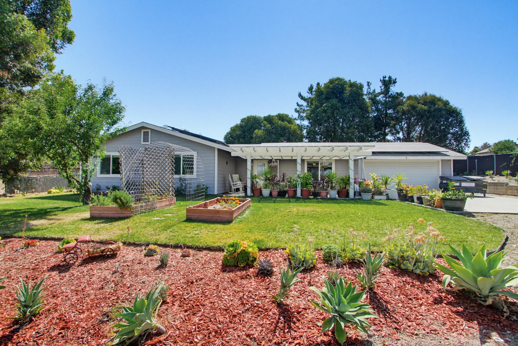 Virtual tour photo 11 of 61 for 743 Davis St