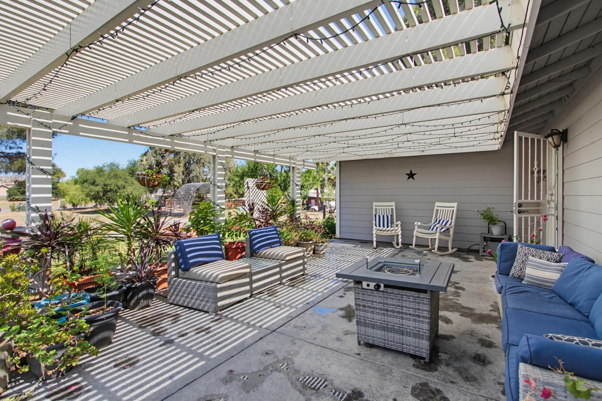 Virtual tour photo 13 of 61 for 743 Davis St