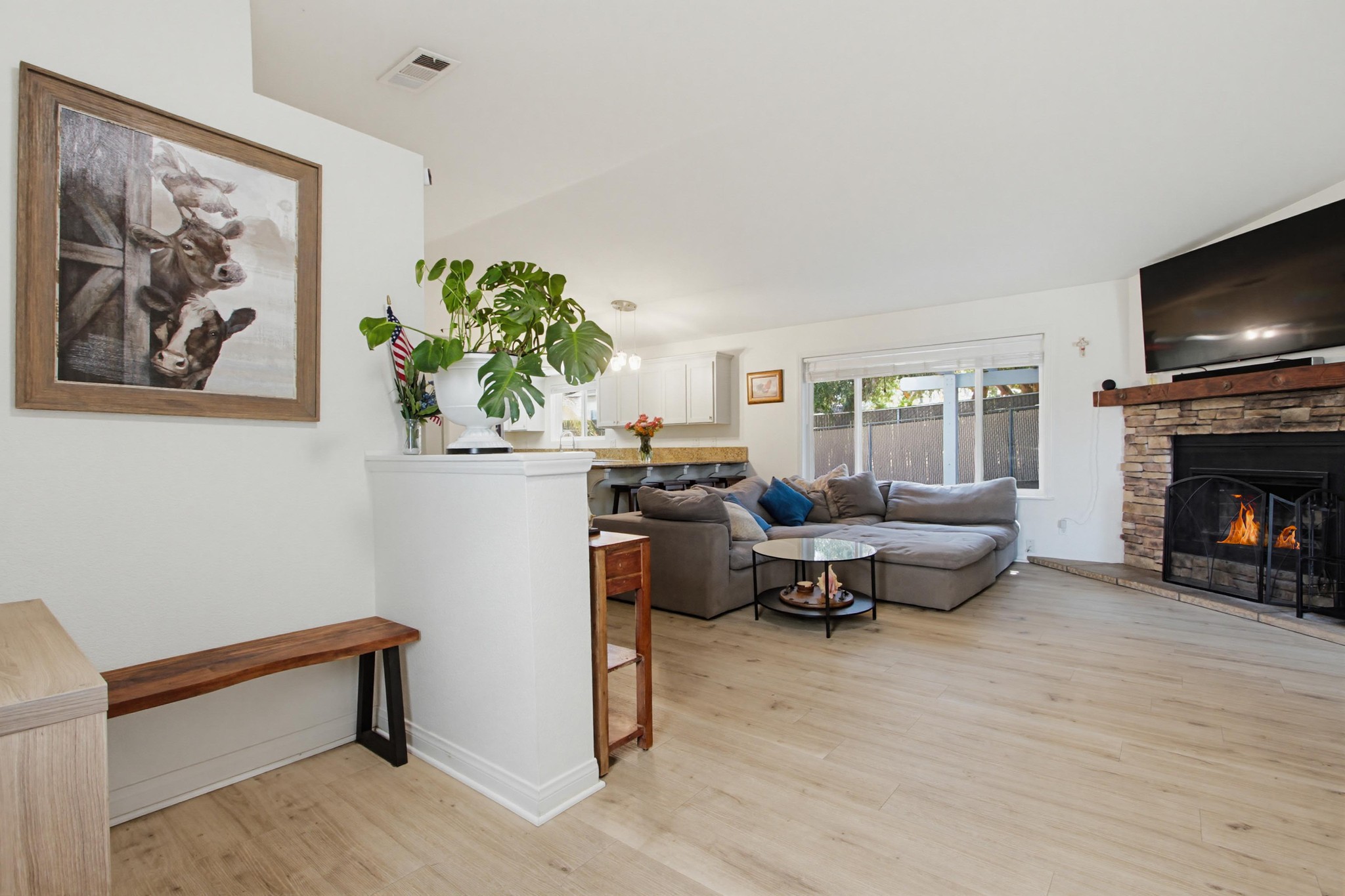 Virtual tour photo 15 of 61 for 743 Davis St