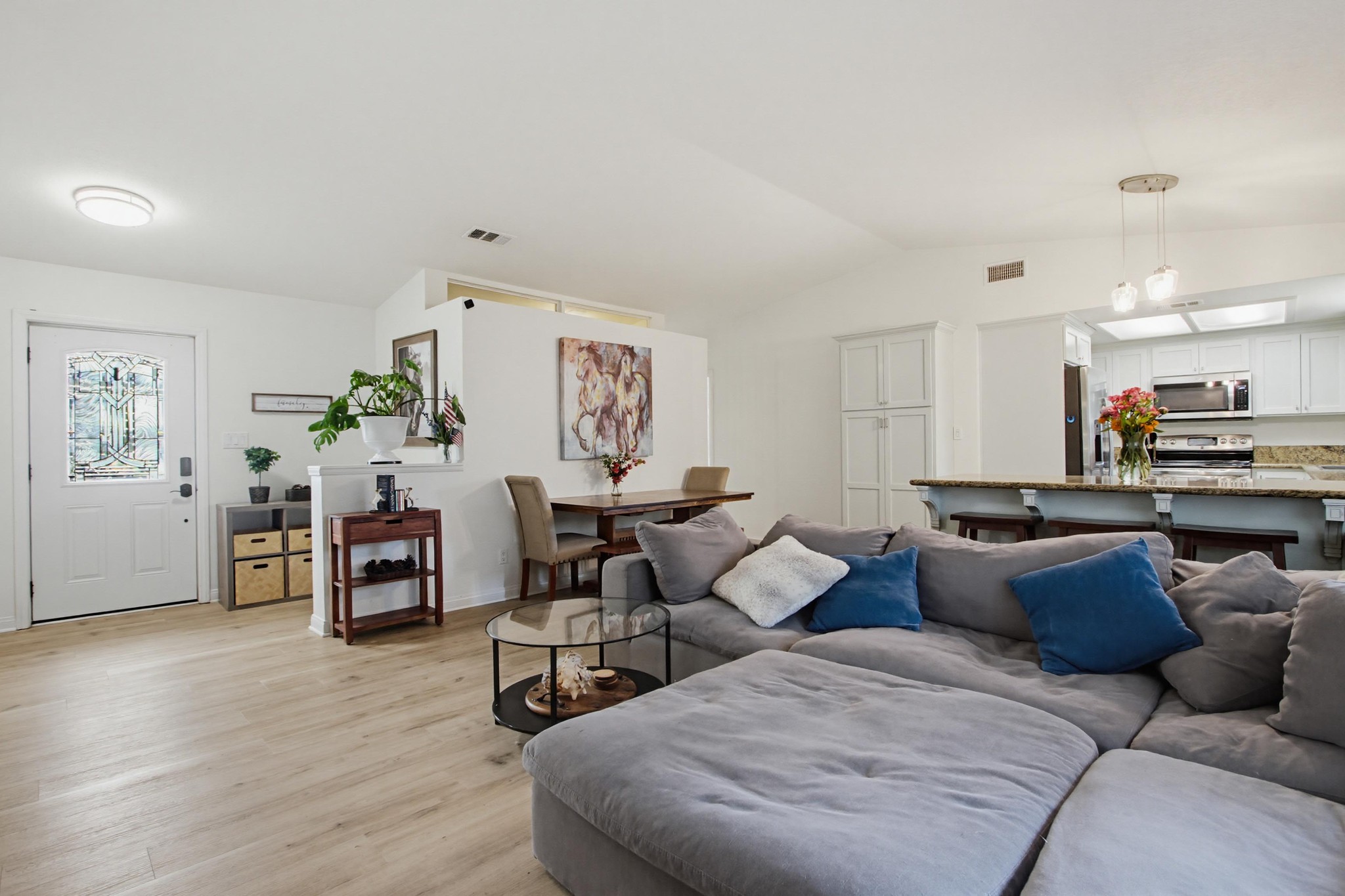 Virtual tour photo 16 of 61 for 743 Davis St