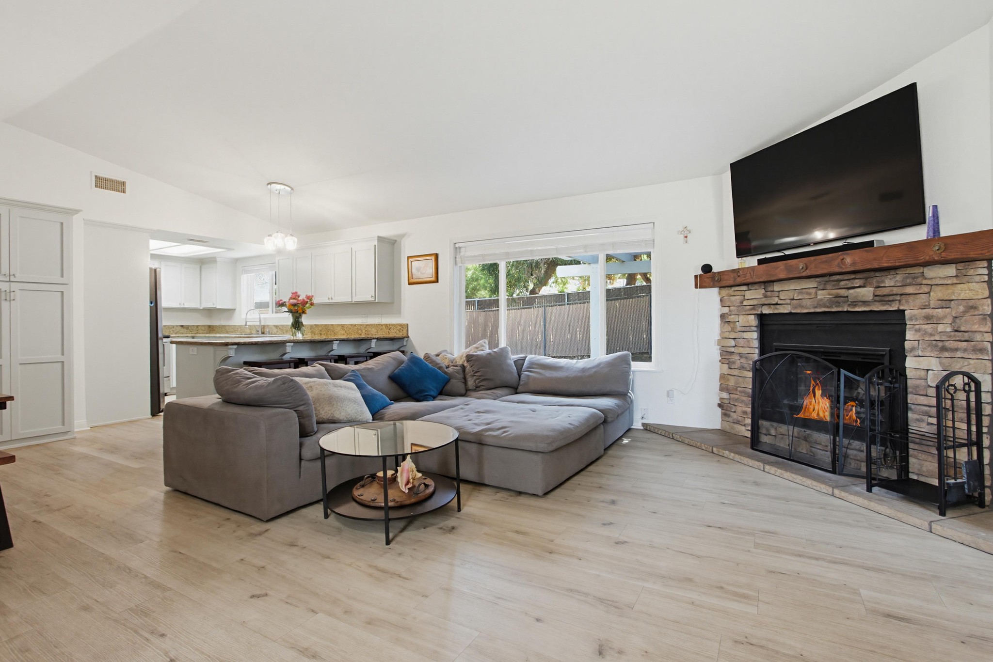 Virtual tour photo 17 of 61 for 743 Davis St