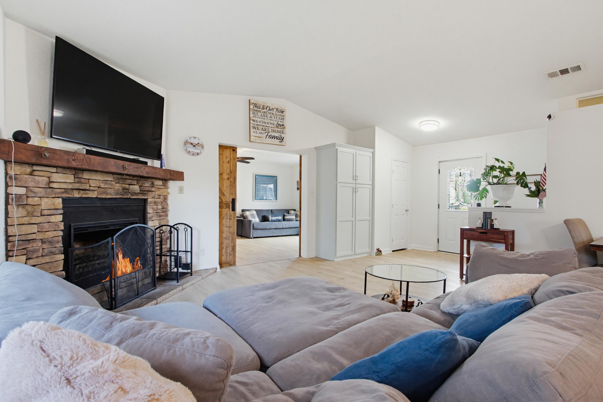 Virtual tour photo 19 of 61 for 743 Davis St