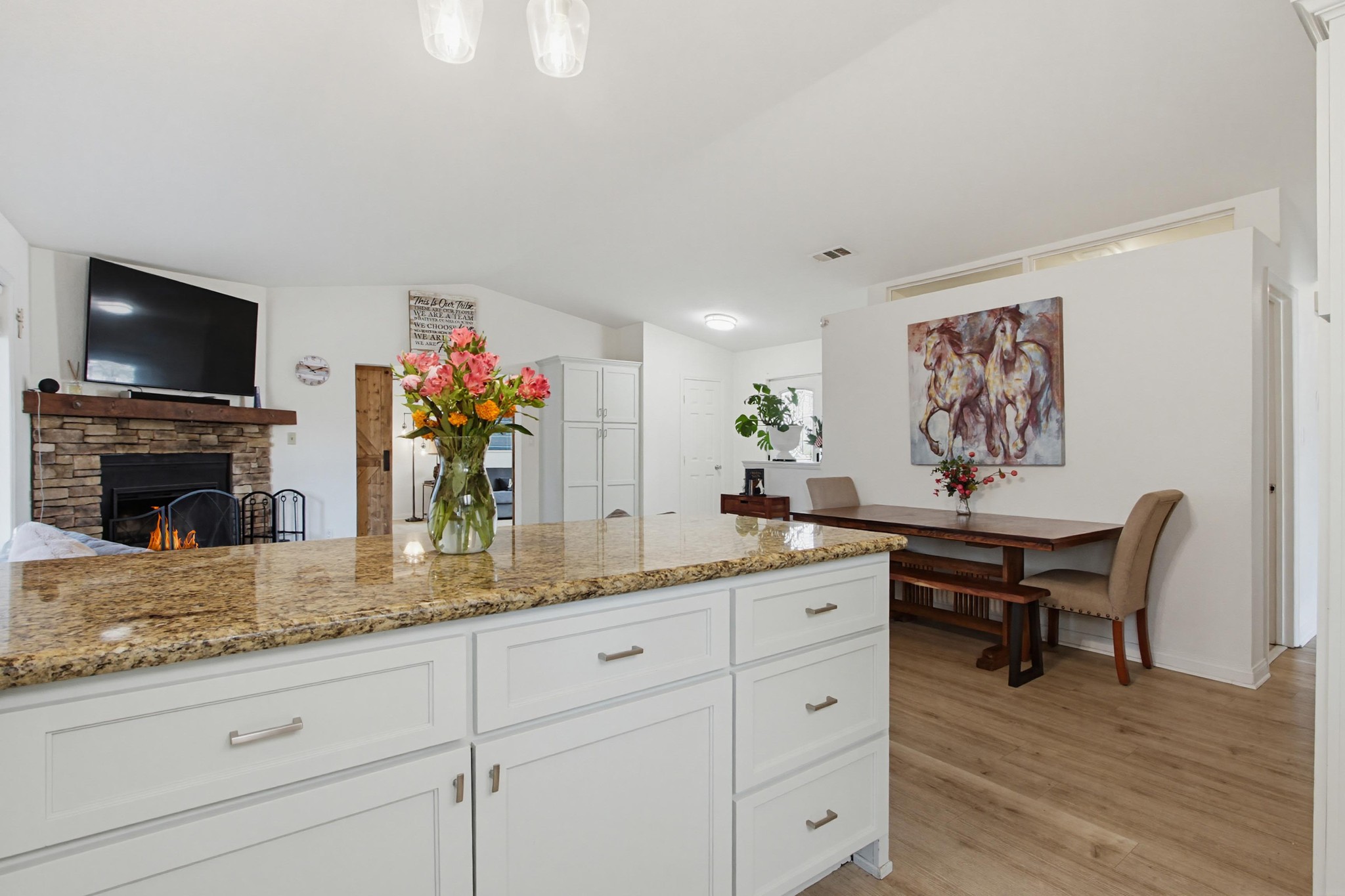 Virtual tour photo 27 of 61 for 743 Davis St