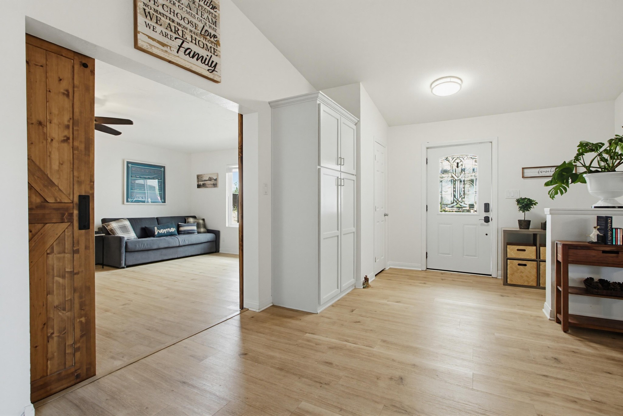 Virtual tour photo 28 of 61 for 743 Davis St