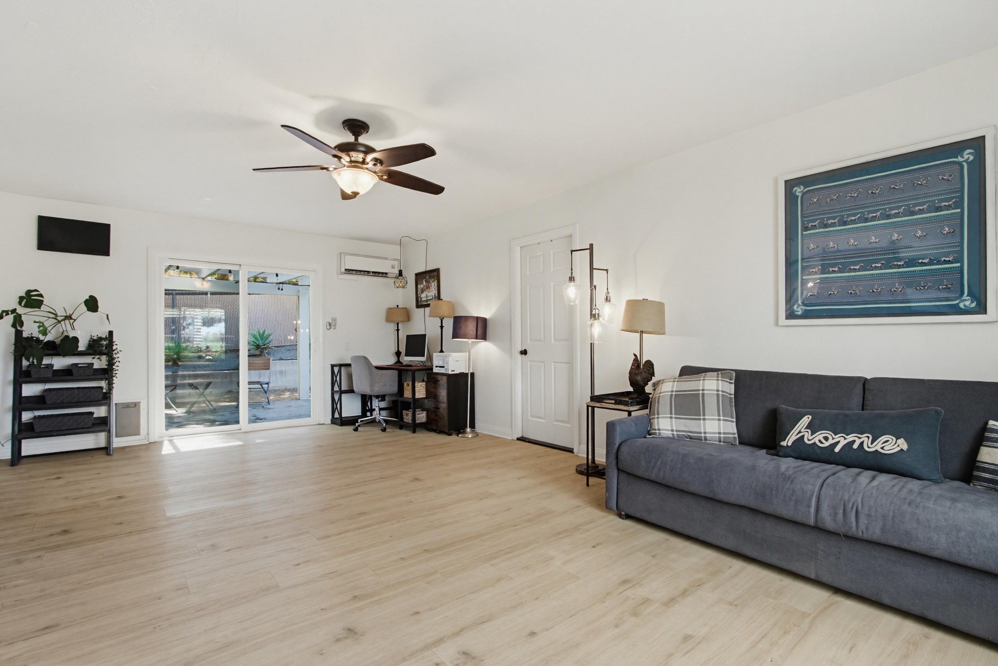 Virtual tour photo 29 of 61 for 743 Davis St
