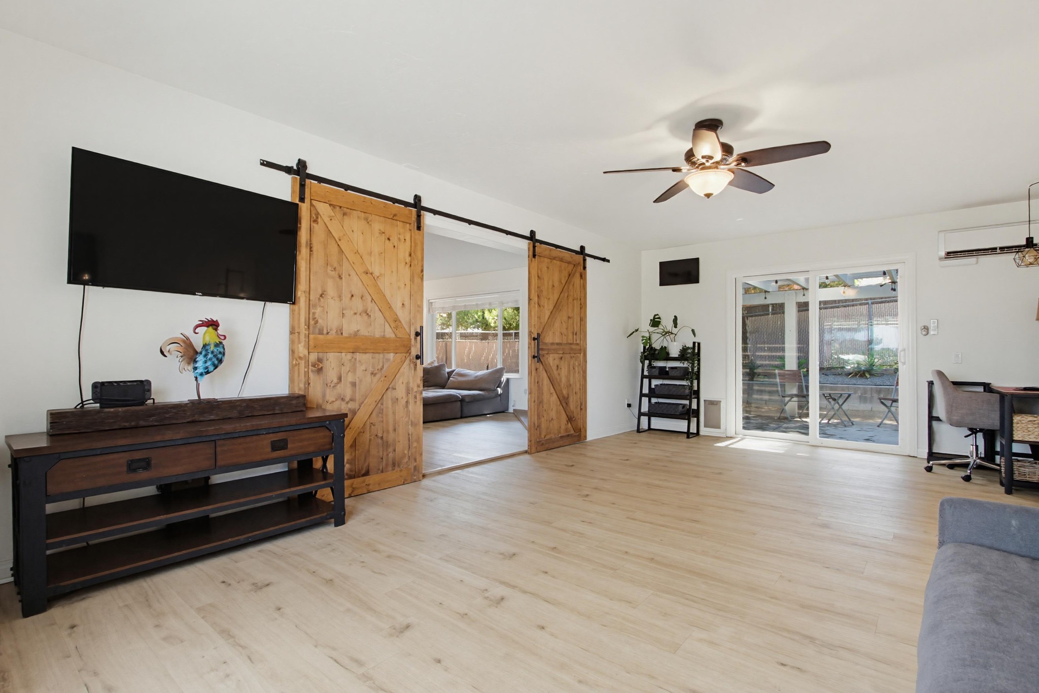 Virtual tour photo 30 of 61 for 743 Davis St