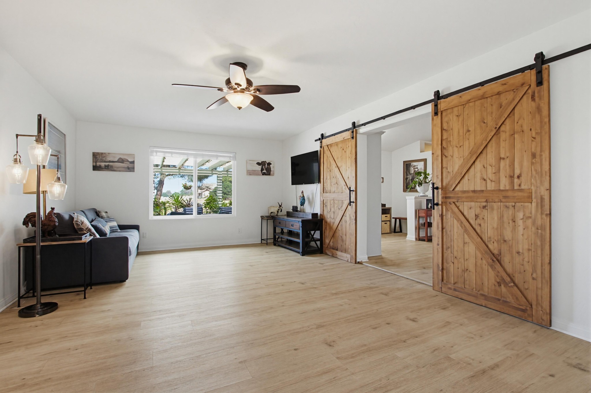 Virtual tour photo 31 of 61 for 743 Davis St