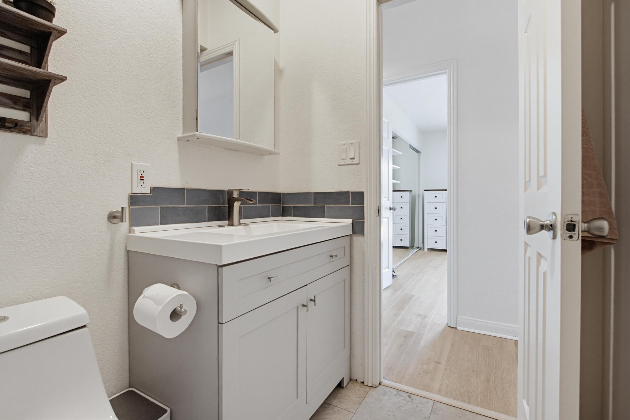 Virtual tour photo 35 of 61 for 743 Davis St