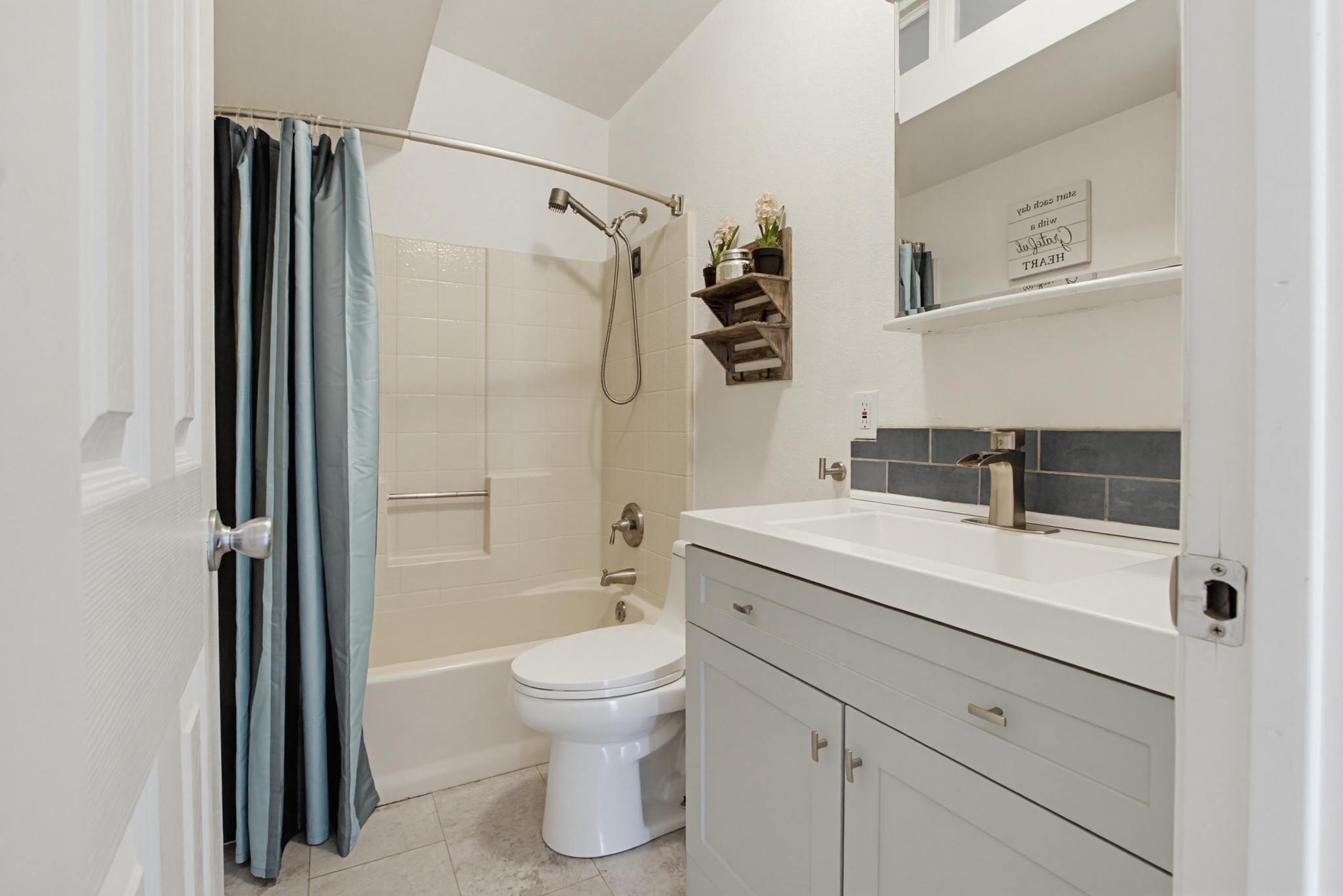 Virtual tour photo 36 of 61 for 743 Davis St