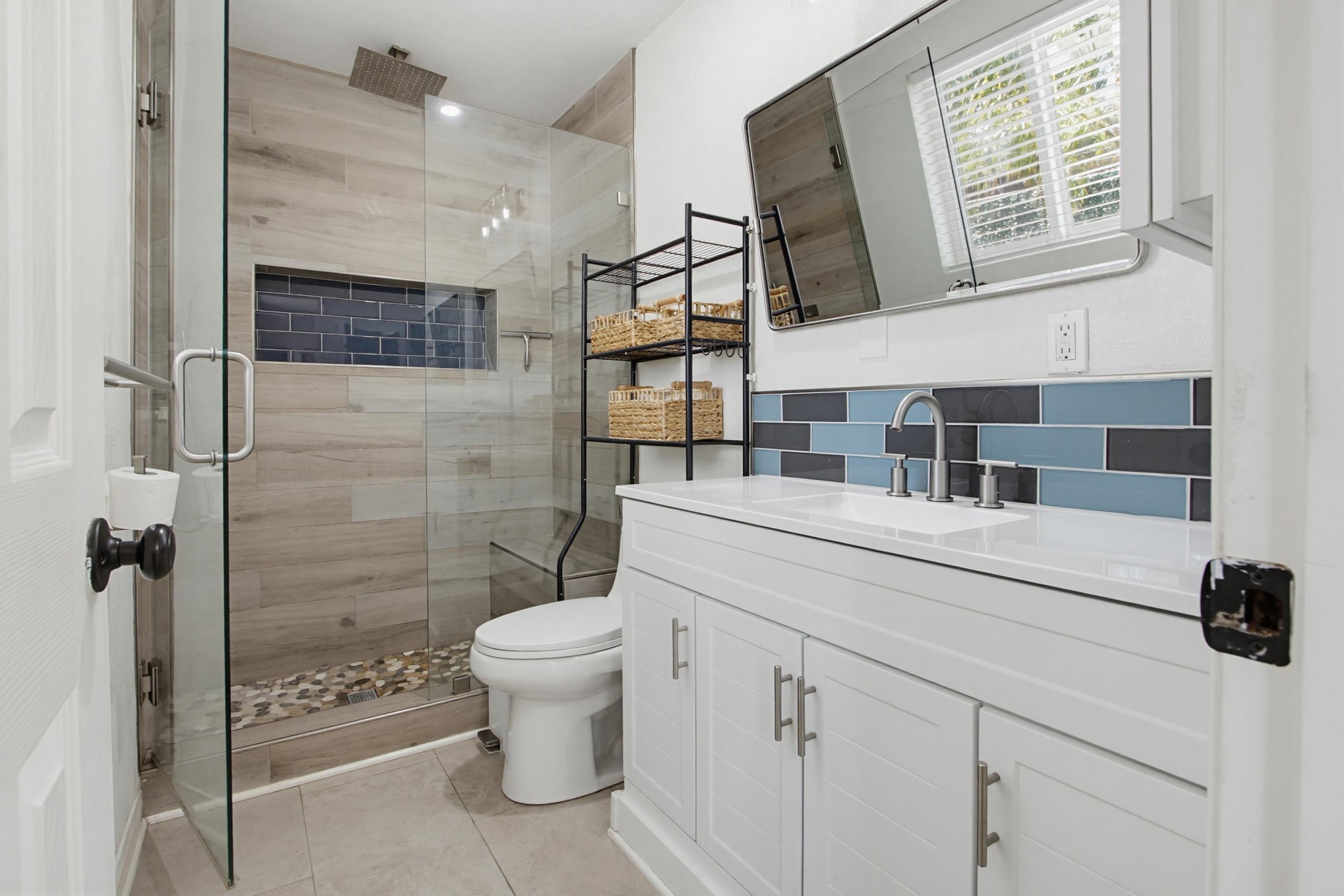 Virtual tour photo 40 of 61 for 743 Davis St