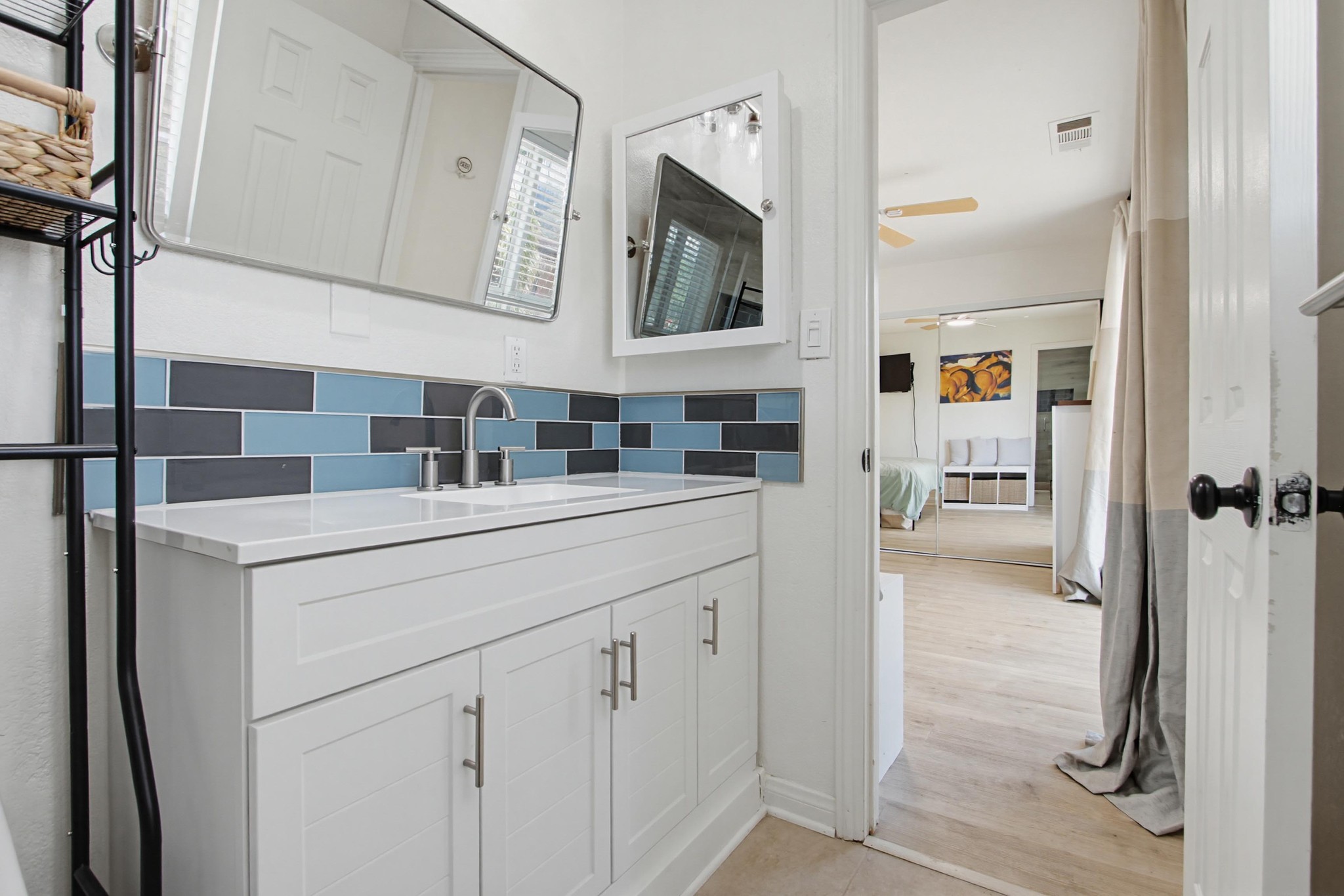 Virtual tour photo 41 of 61 for 743 Davis St
