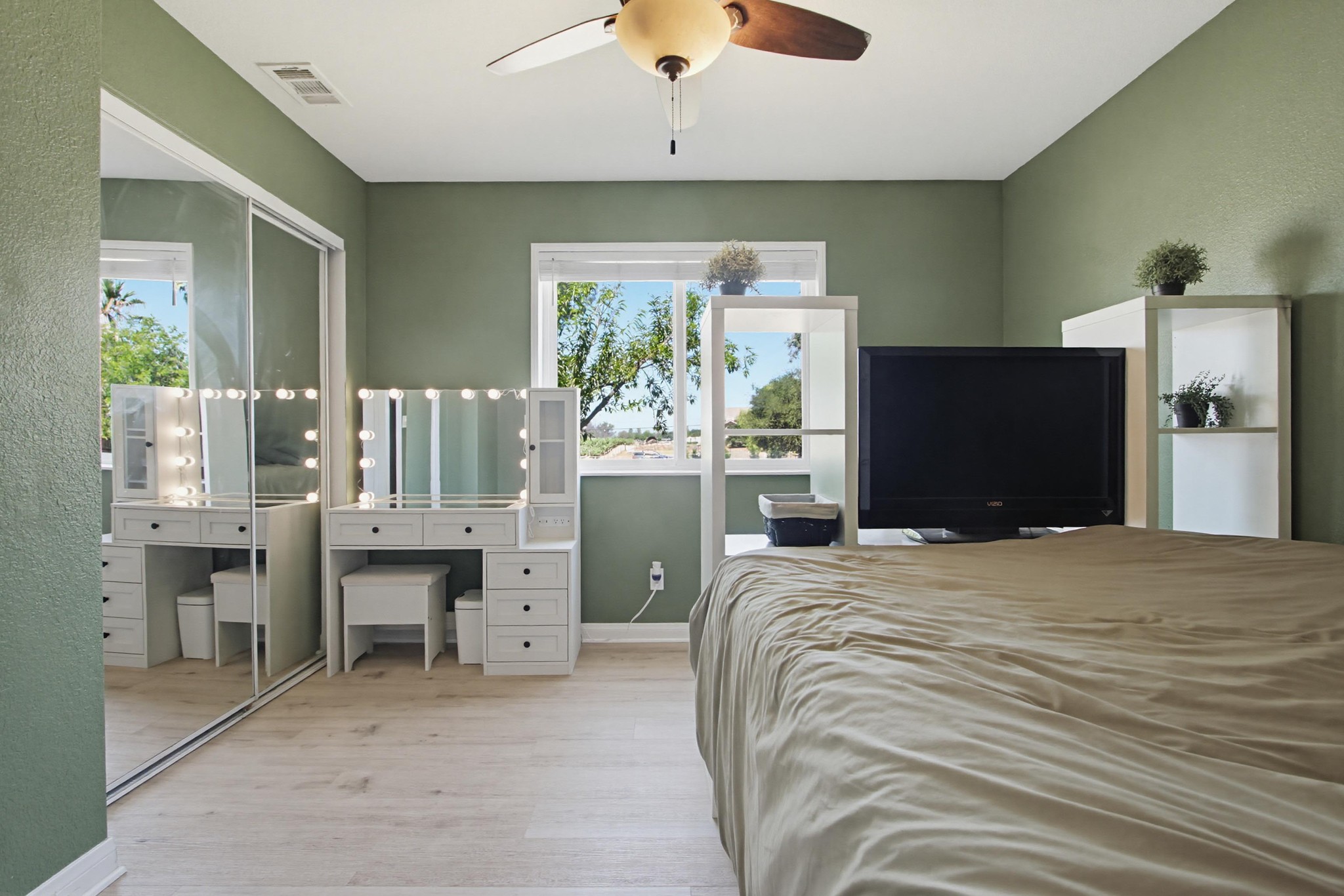 Virtual tour photo 46 of 61 for 743 Davis St