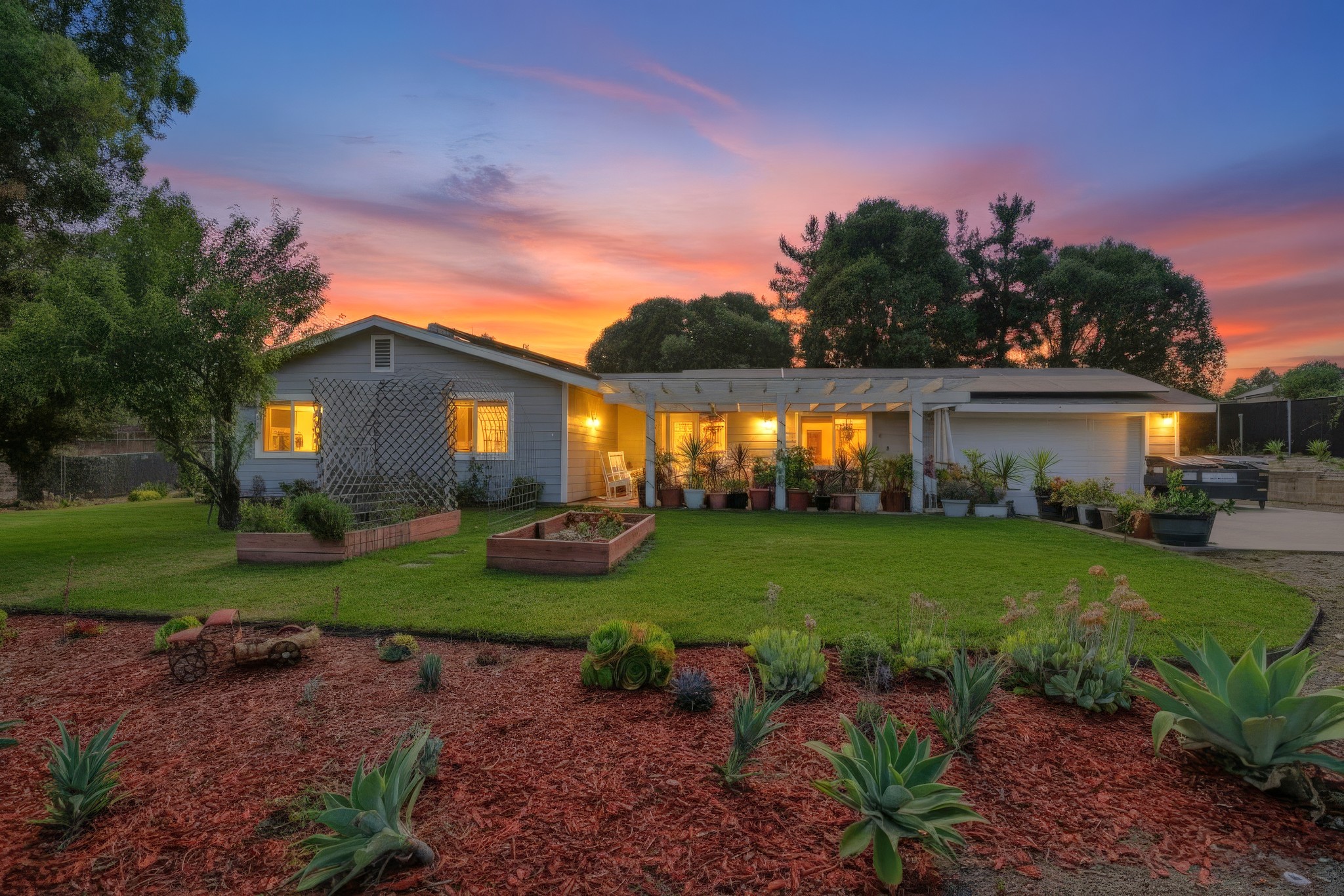 Virtual tour photo 61 of 61 for 743 Davis St