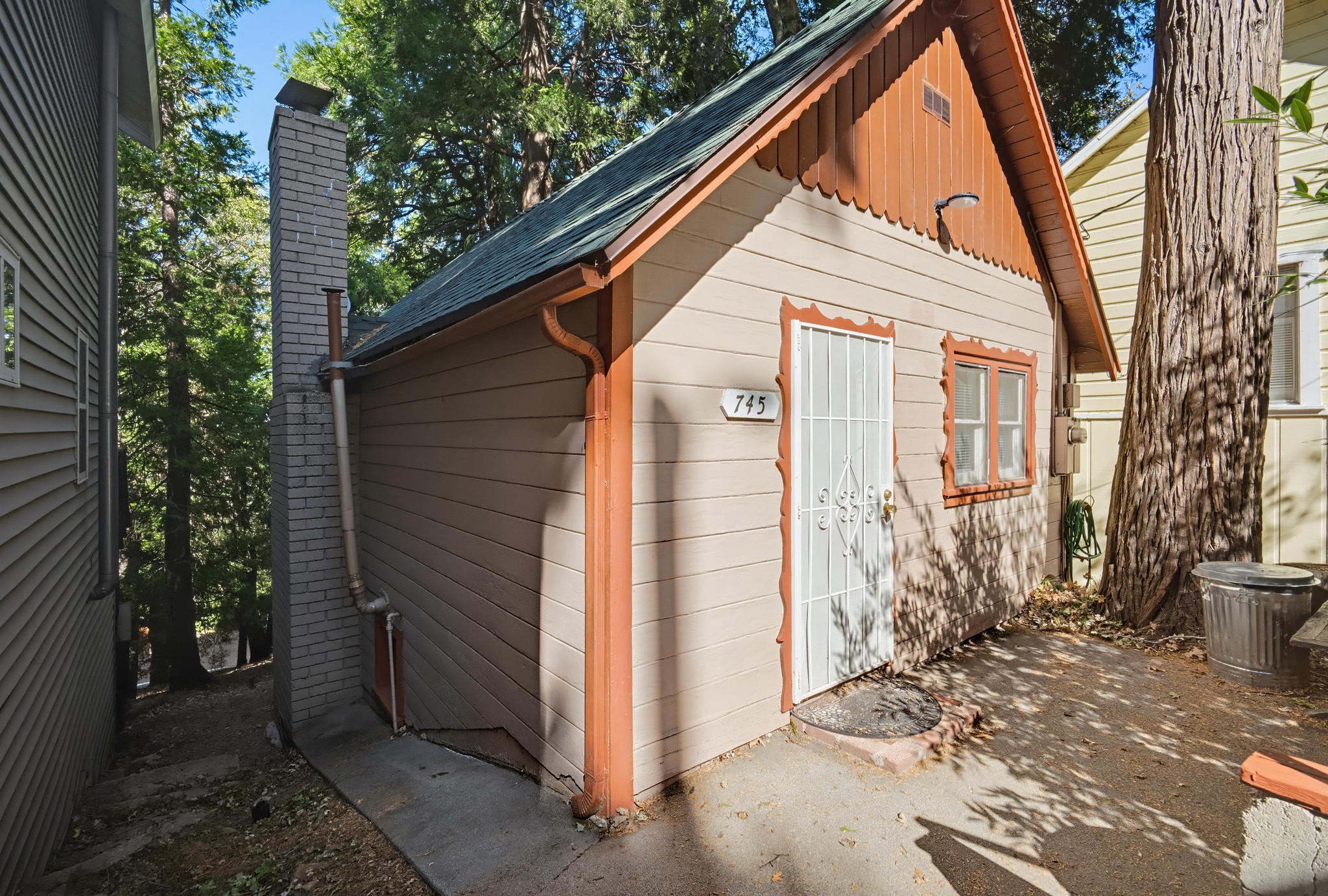 Virtual tour photo 1 of 37 for 745 N Village Ln
