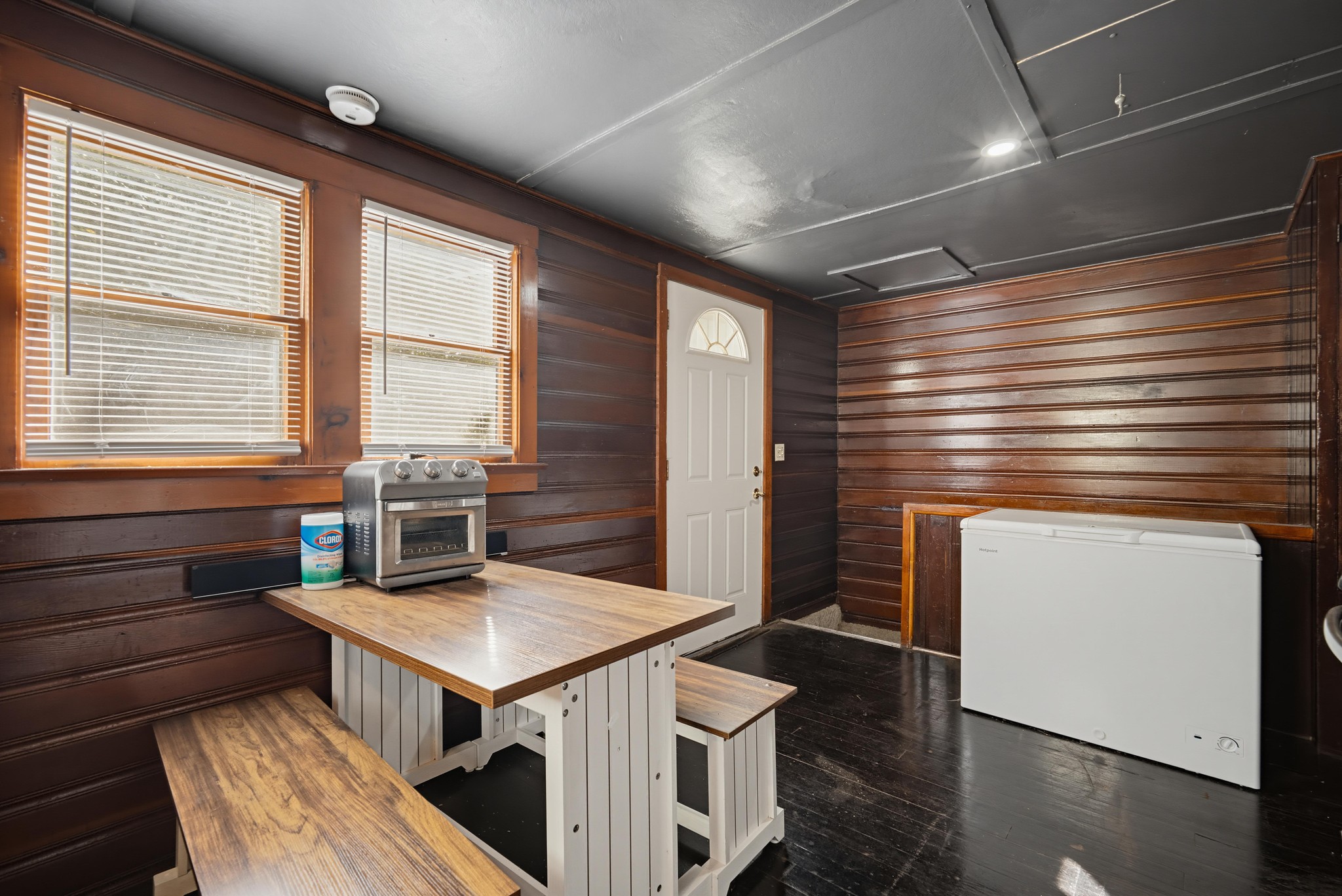 Virtual tour photo 10 of 37 for 745 N Village Ln