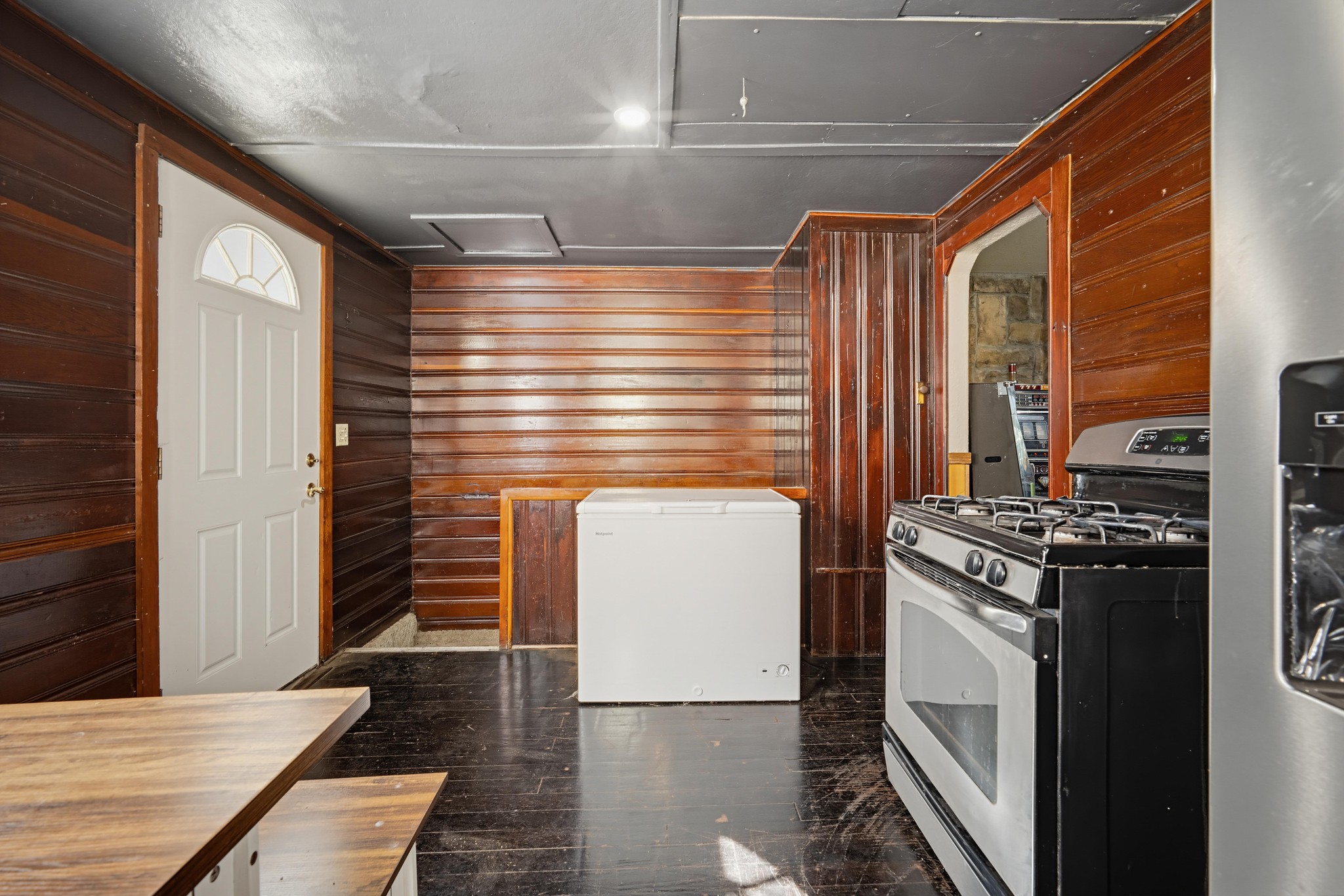 Virtual tour photo 11 of 37 for 745 N Village Ln