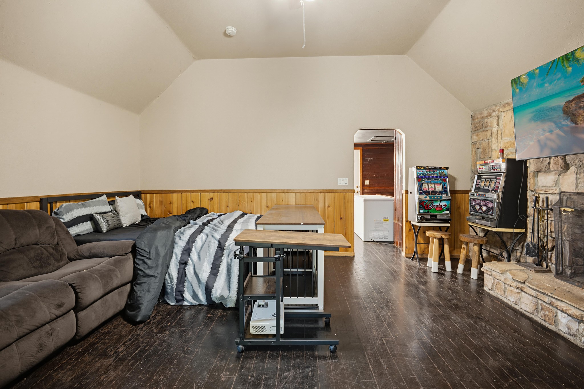 Virtual tour photo 15 of 37 for 745 N Village Ln