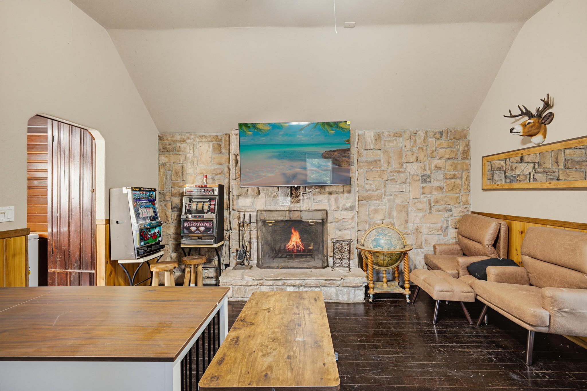 Virtual tour photo 16 of 37 for 745 N Village Ln