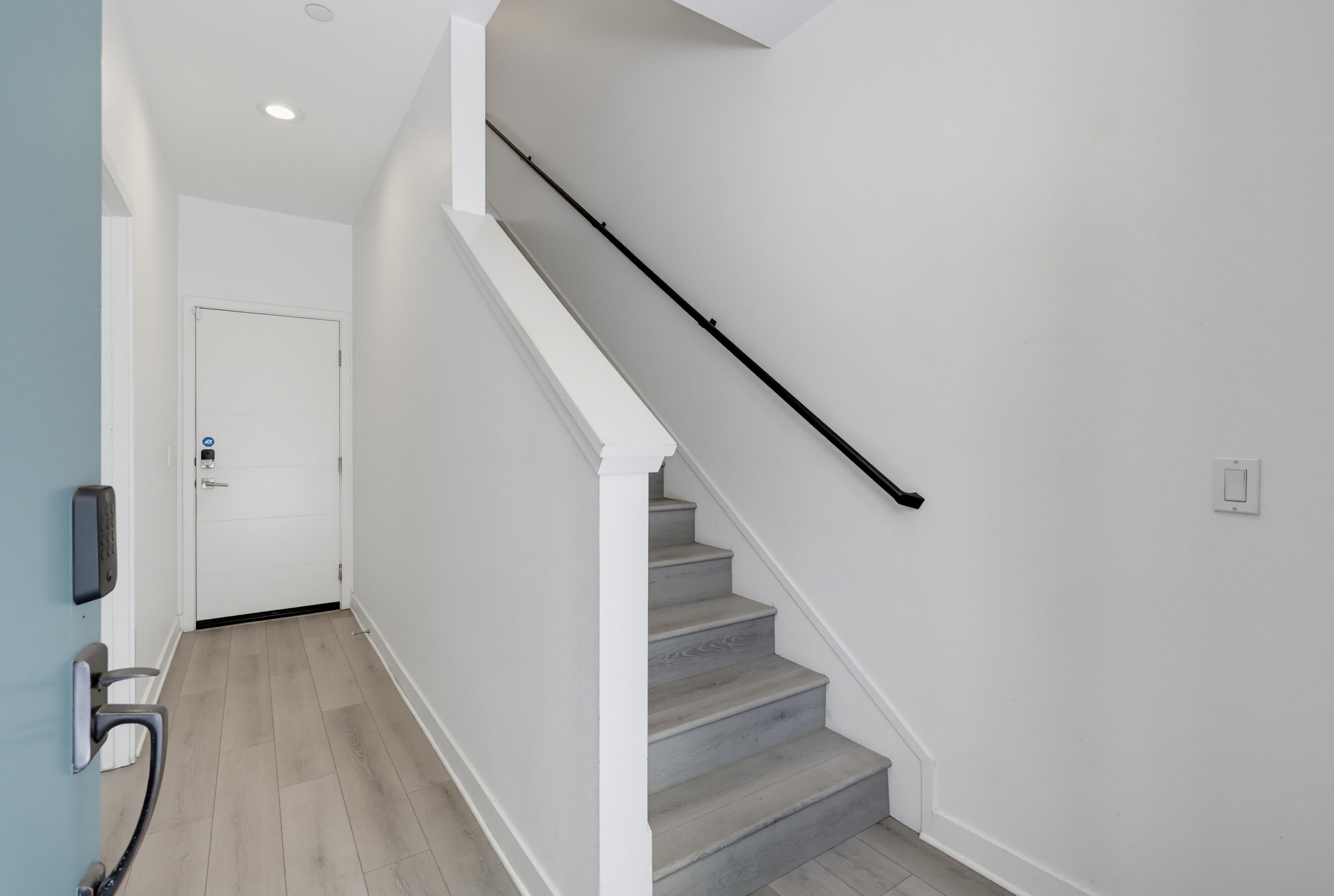 Virtual tour photo 8 of 53 for 745 Shoreline Rd