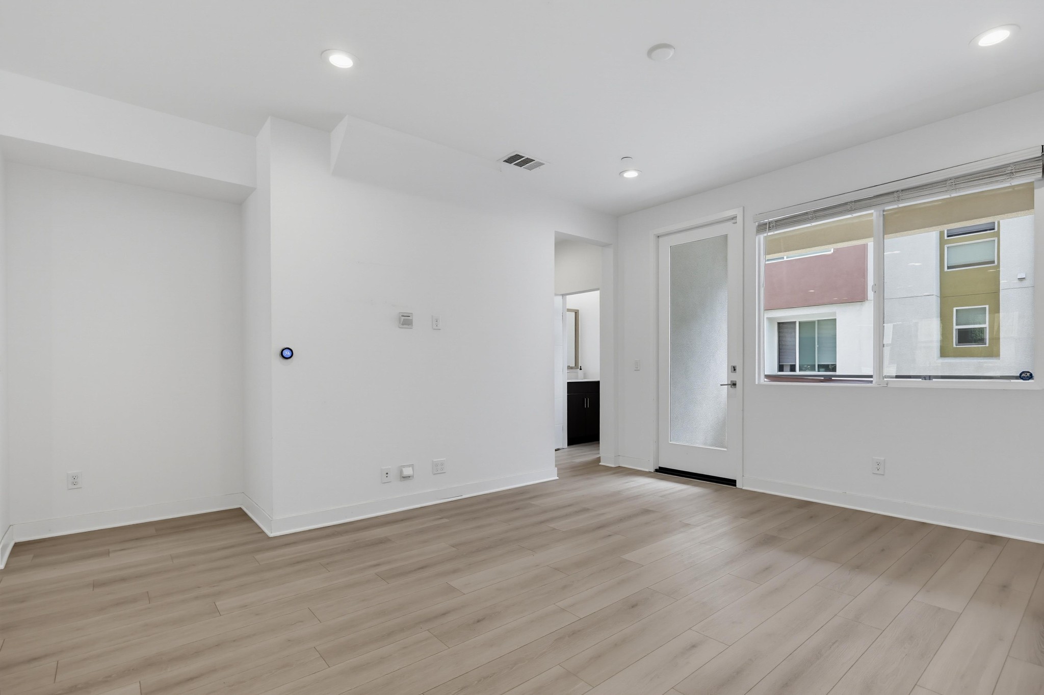 Virtual tour photo 9 of 53 for 745 Shoreline Rd
