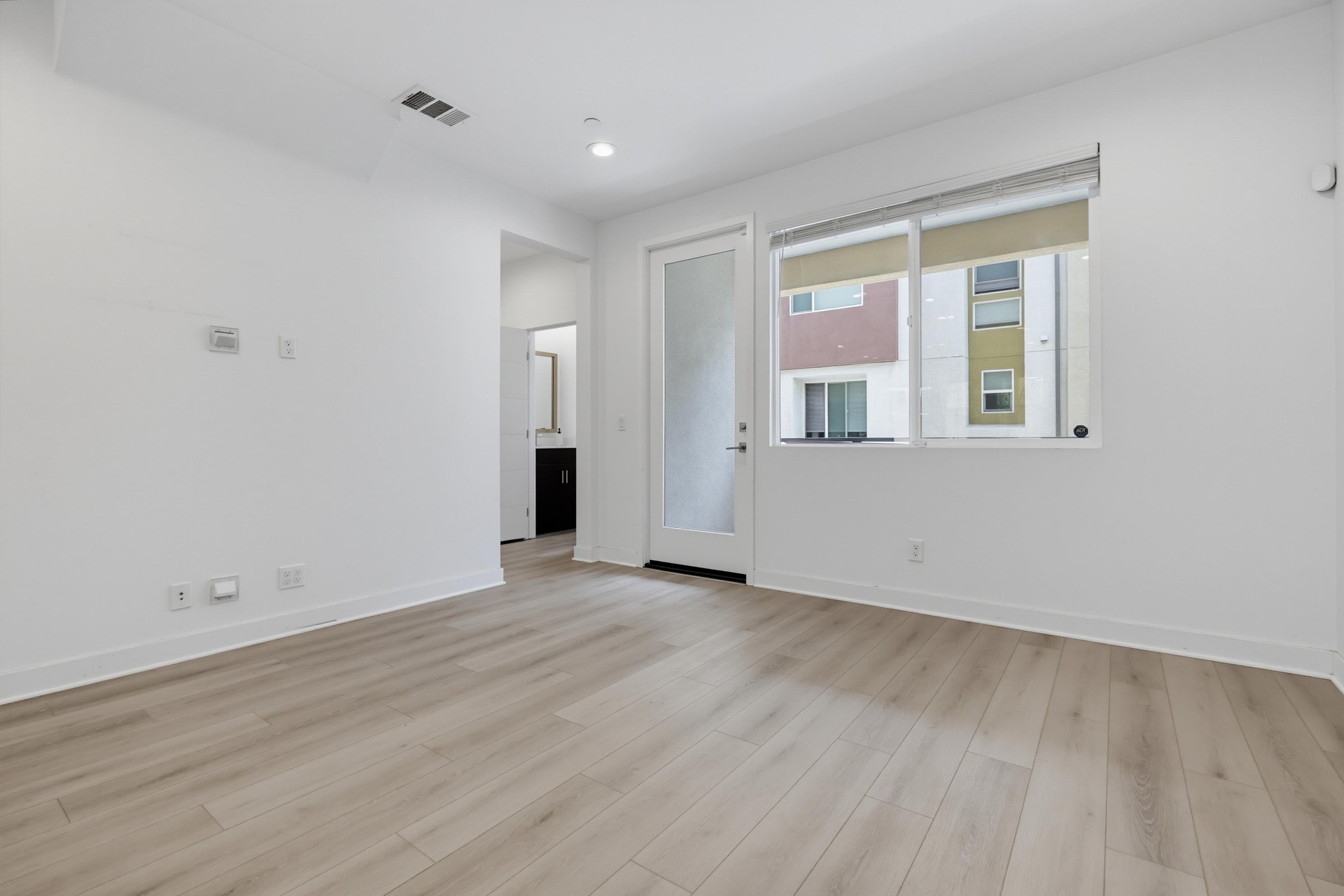 Virtual tour photo 10 of 53 for 745 Shoreline Rd