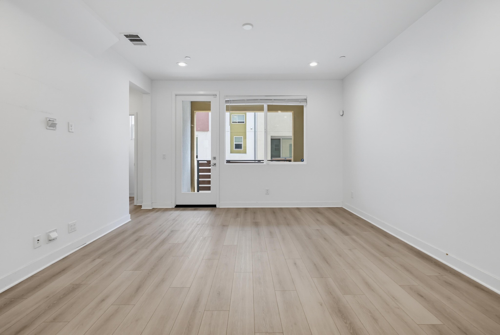 Virtual tour photo 11 of 53 for 745 Shoreline Rd