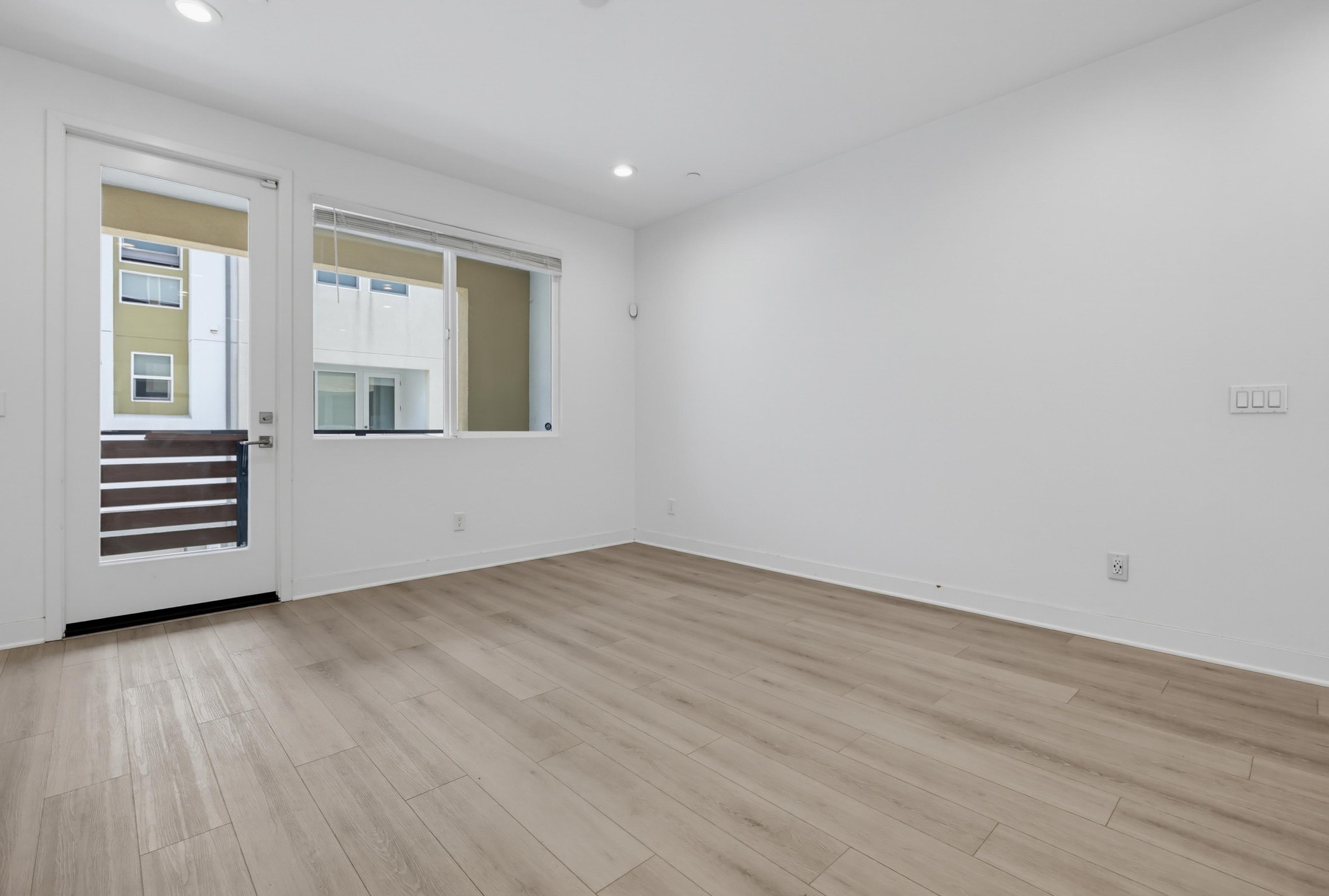 Virtual tour photo 12 of 53 for 745 Shoreline Rd