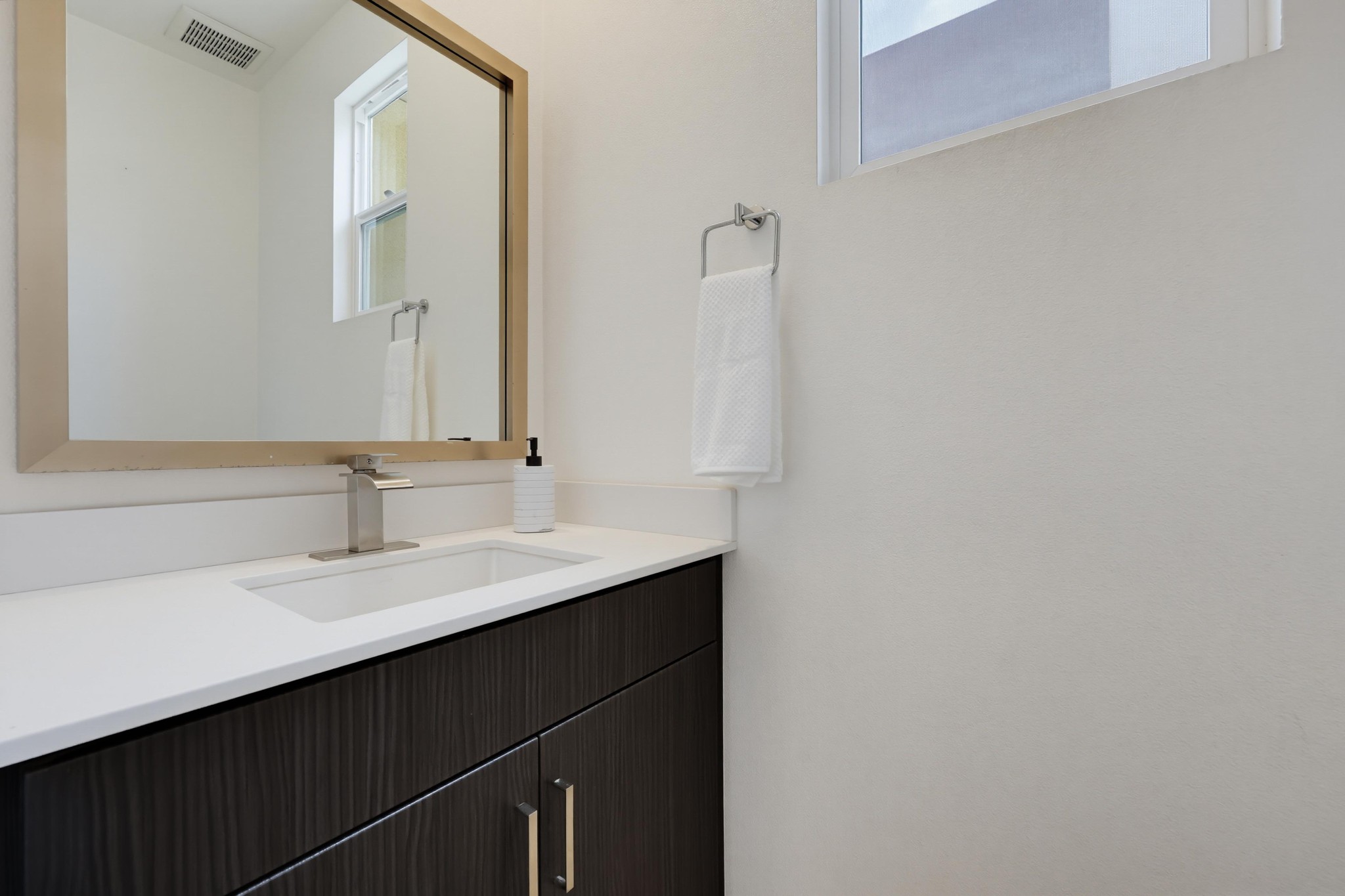 Virtual tour photo 17 of 53 for 745 Shoreline Rd