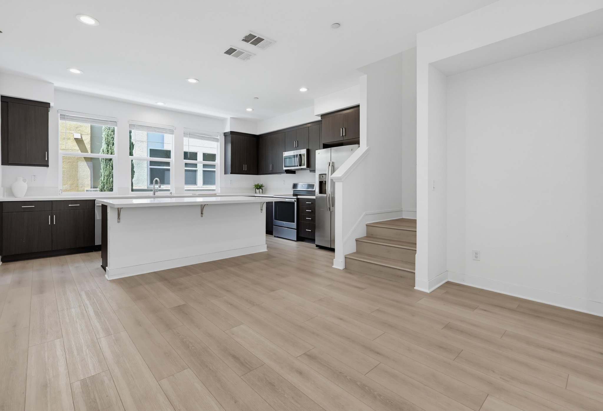 Virtual tour photo 18 of 53 for 745 Shoreline Rd