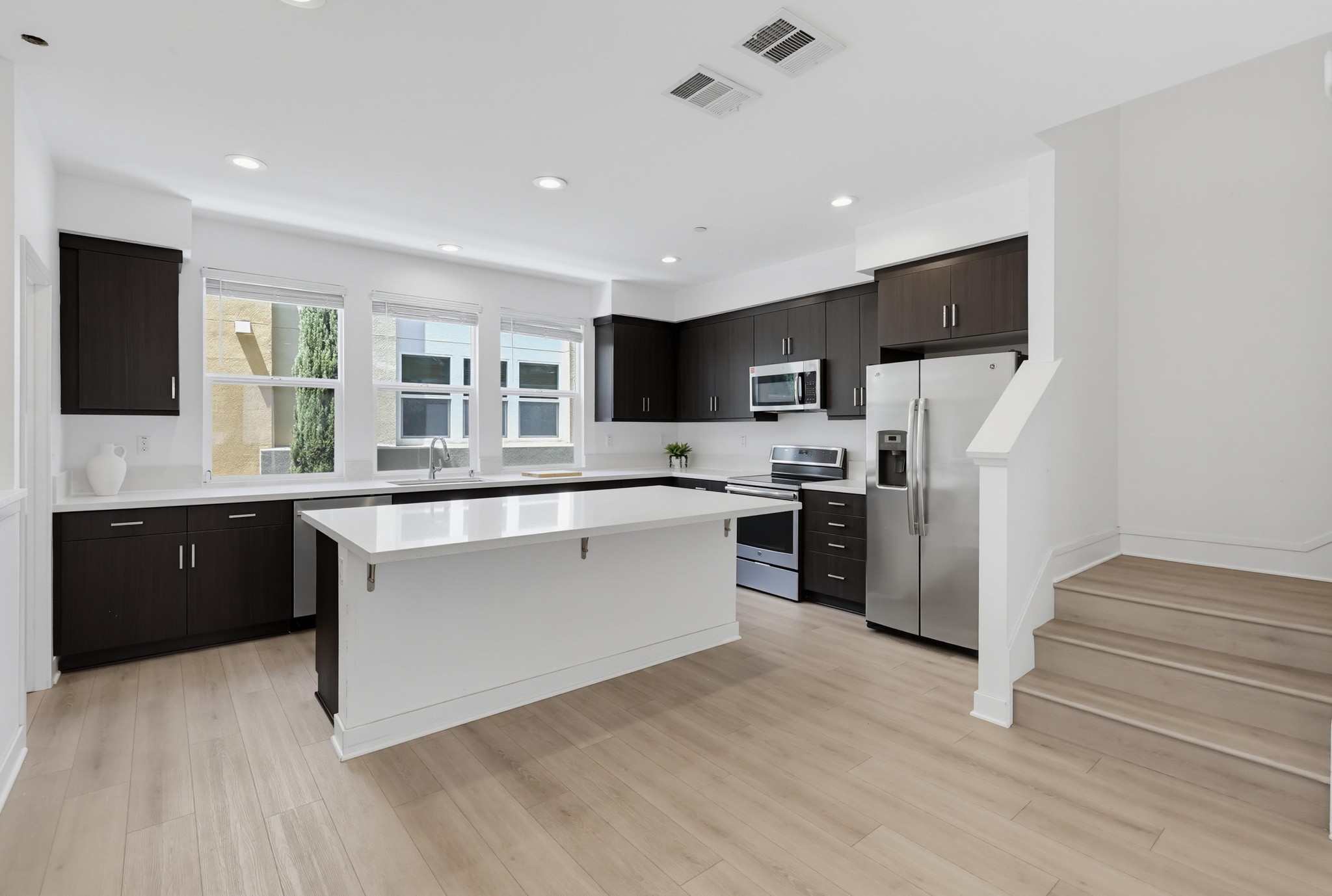Virtual tour photo 19 of 53 for 745 Shoreline Rd