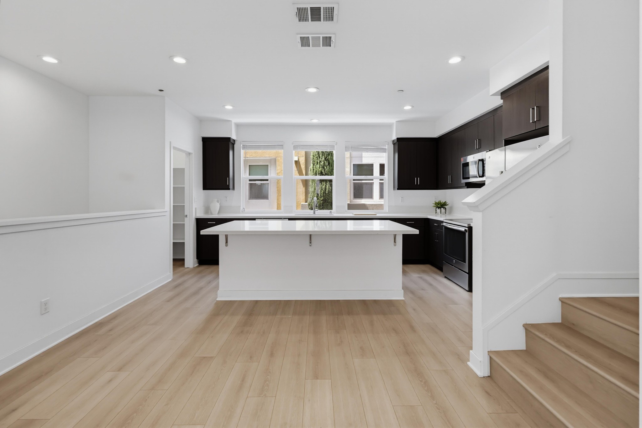 Virtual tour photo 20 of 53 for 745 Shoreline Rd