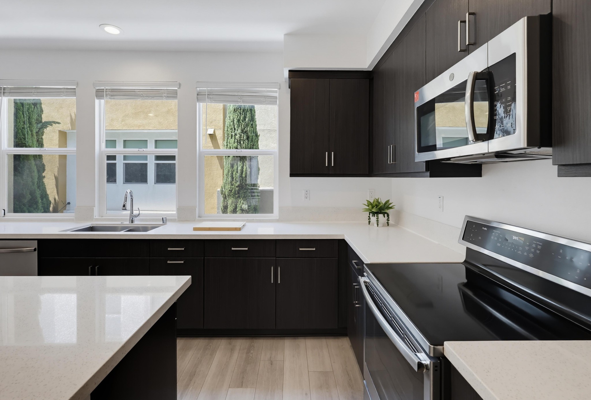 Virtual tour photo 25 of 53 for 745 Shoreline Rd