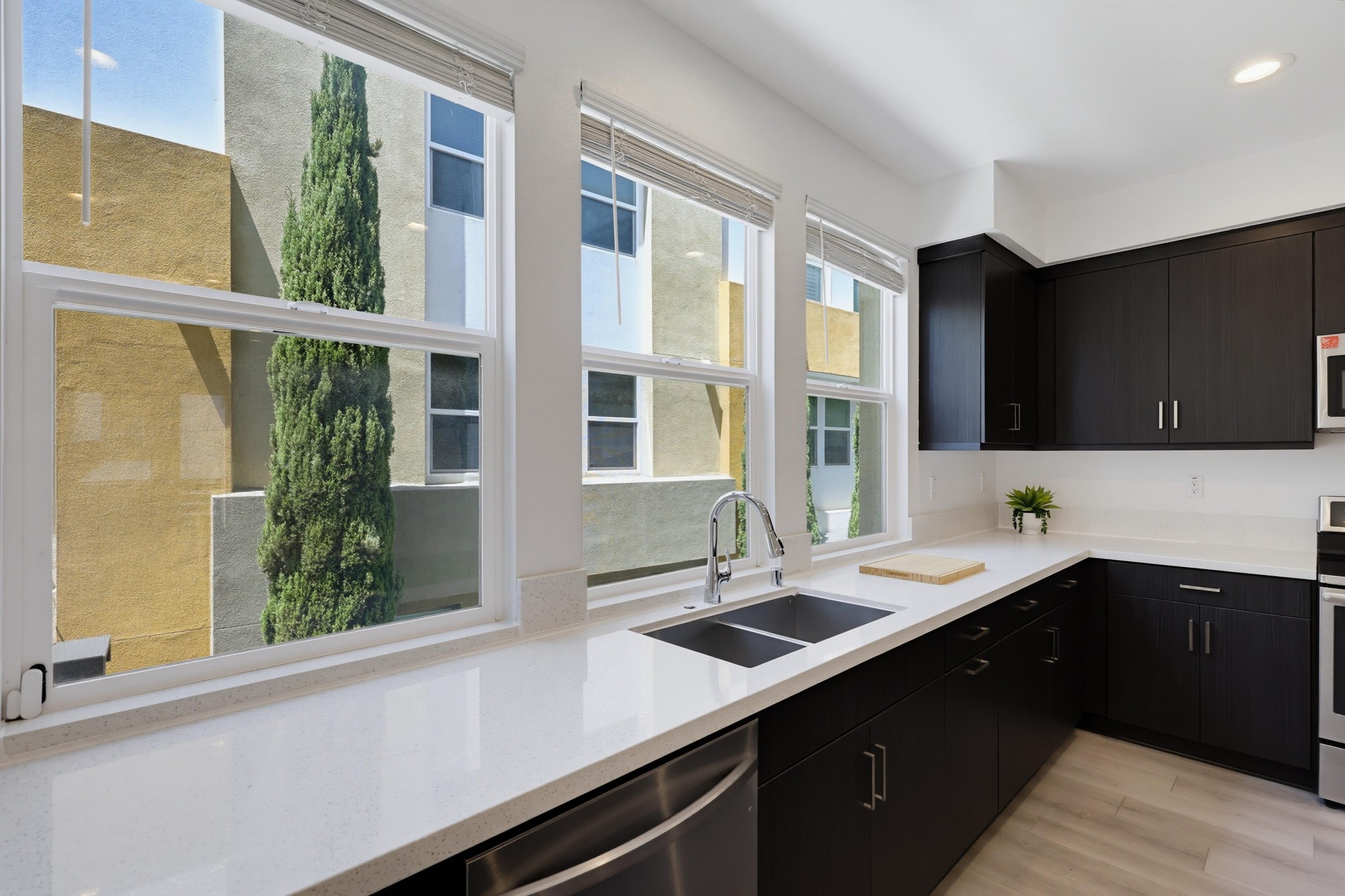 Virtual tour photo 27 of 53 for 745 Shoreline Rd