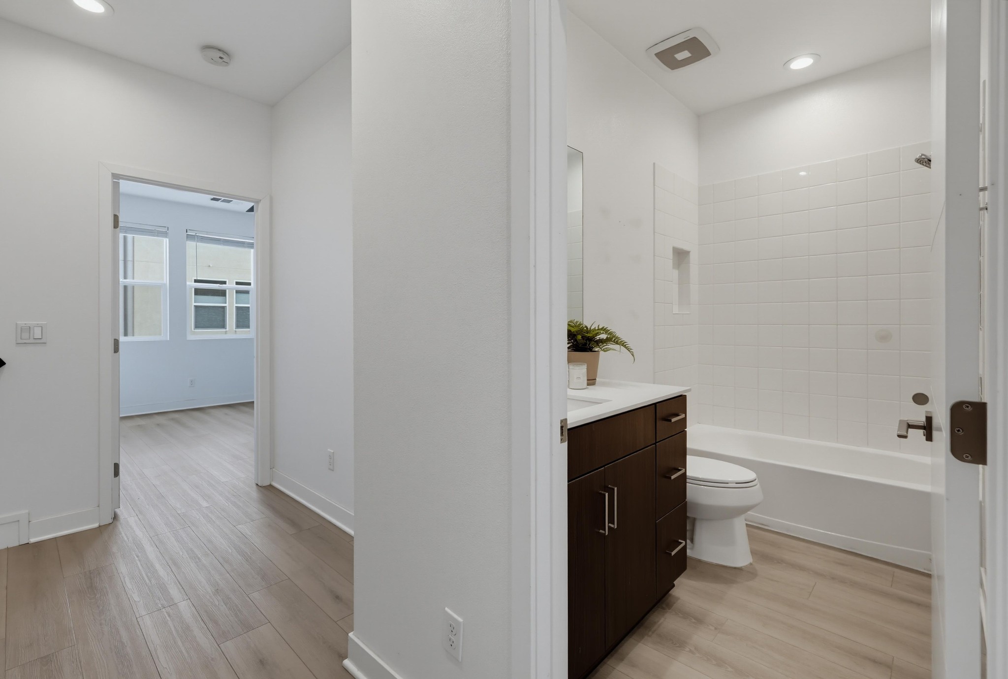 Virtual tour photo 31 of 53 for 745 Shoreline Rd