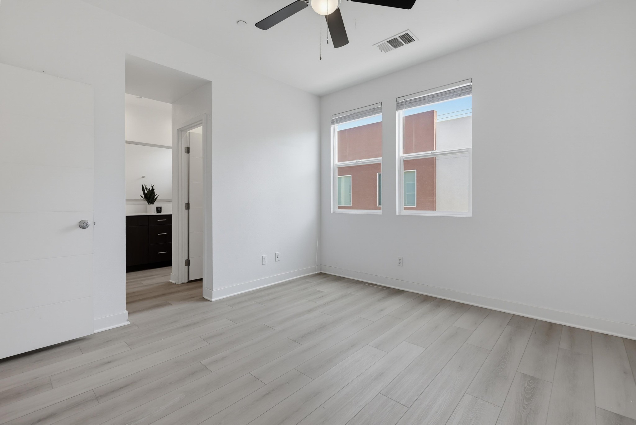 Virtual tour photo 33 of 53 for 745 Shoreline Rd