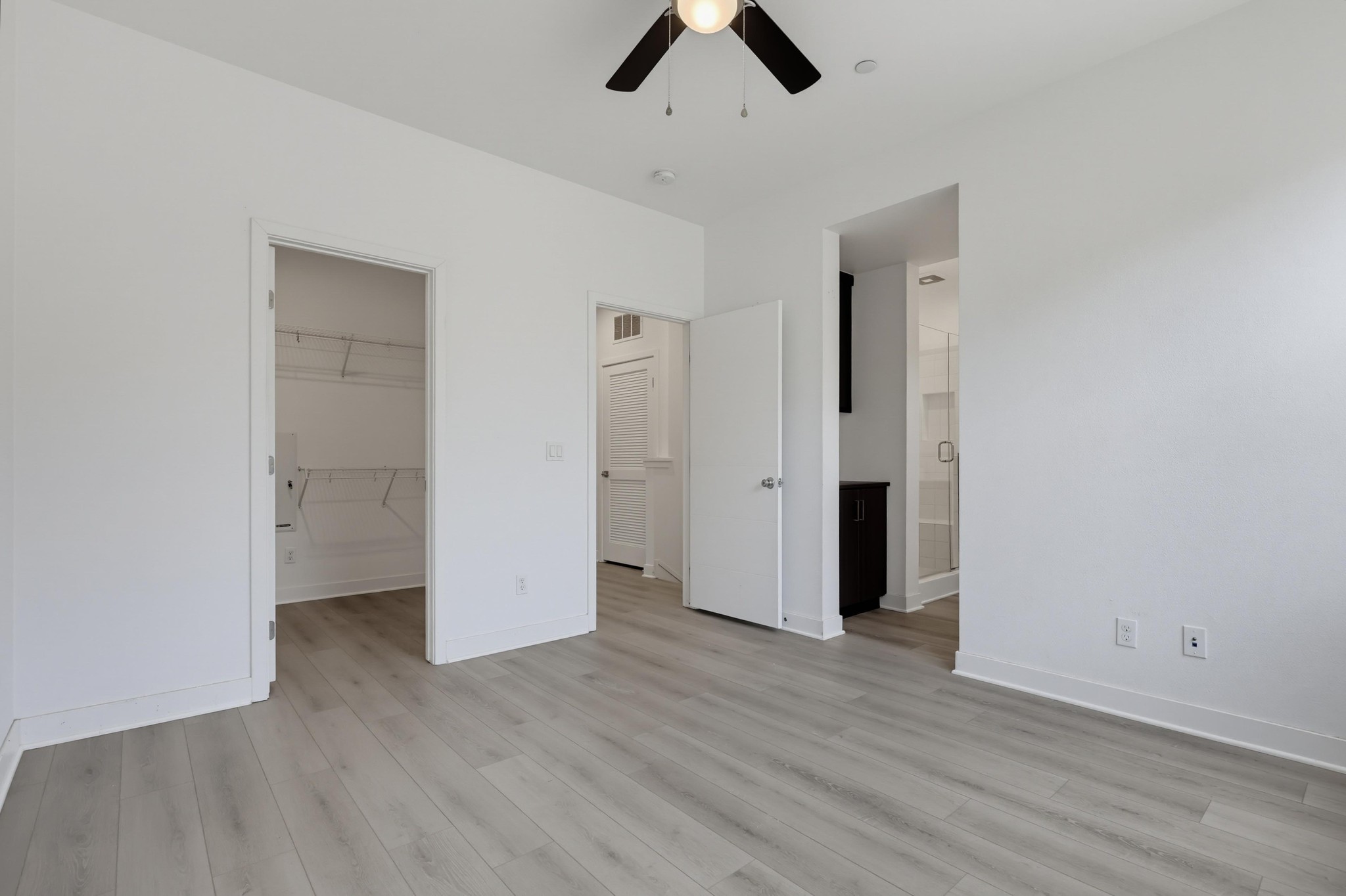 Virtual tour photo 34 of 53 for 745 Shoreline Rd
