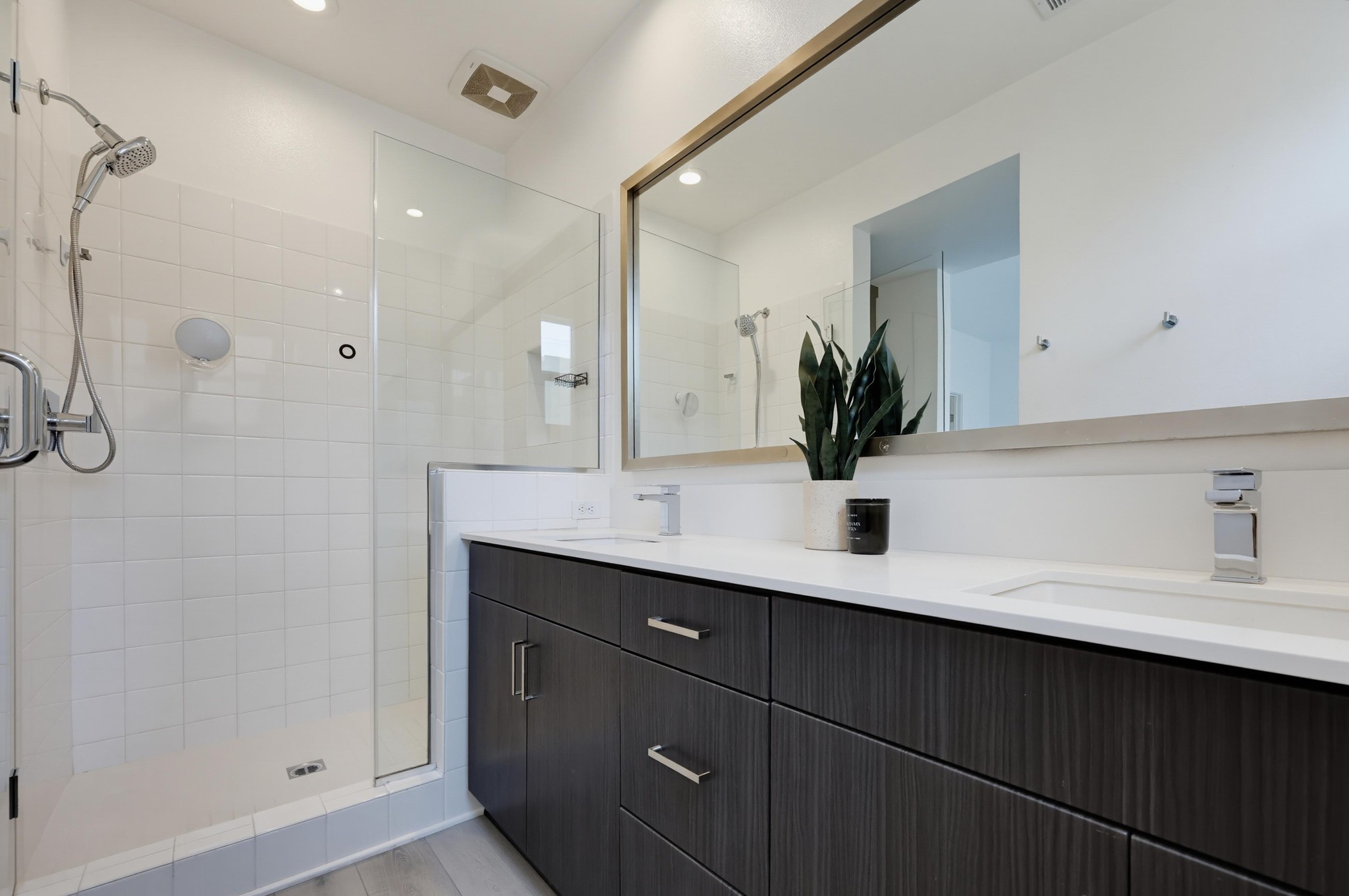 Virtual tour photo 38 of 53 for 745 Shoreline Rd