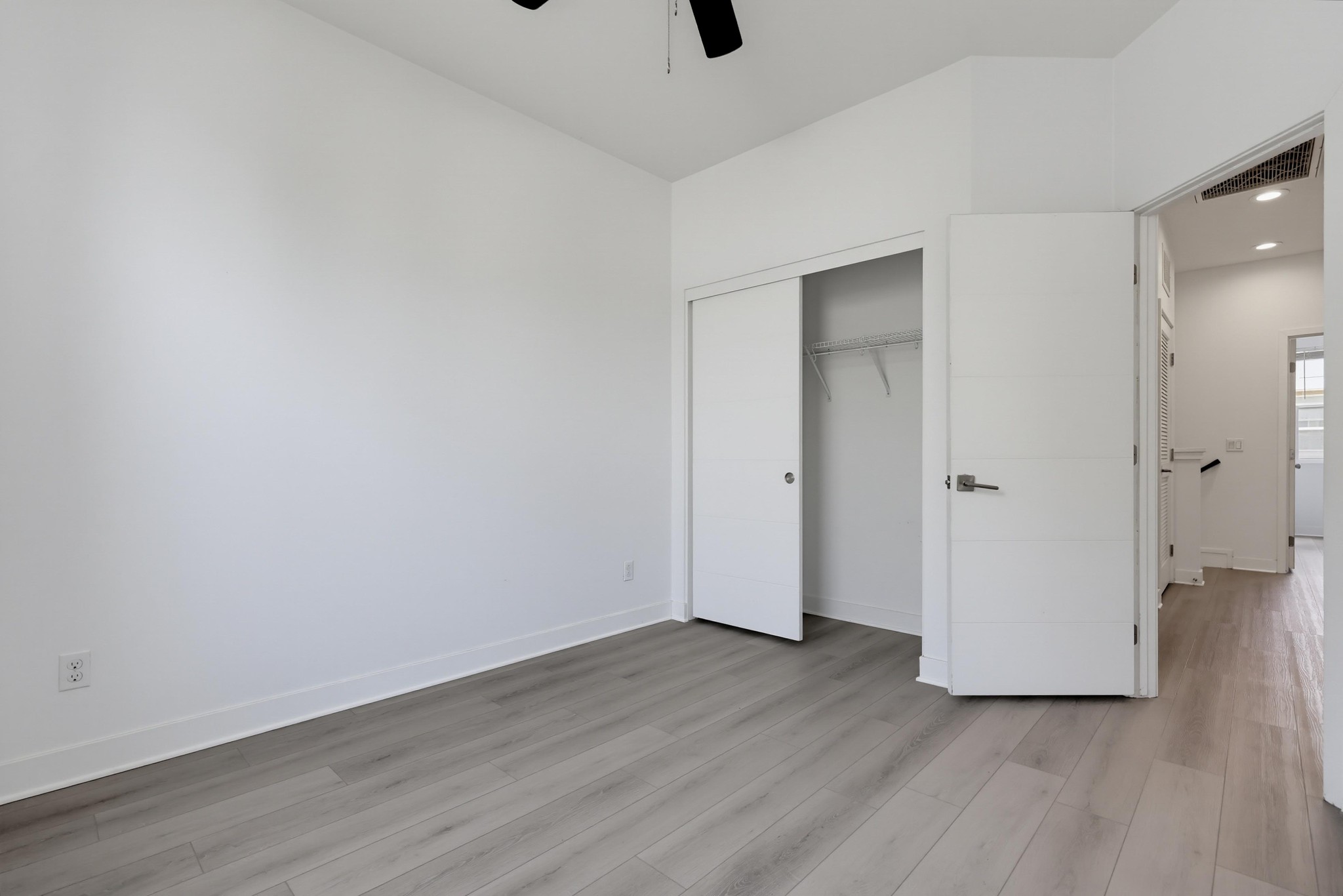 Virtual tour photo 40 of 53 for 745 Shoreline Rd