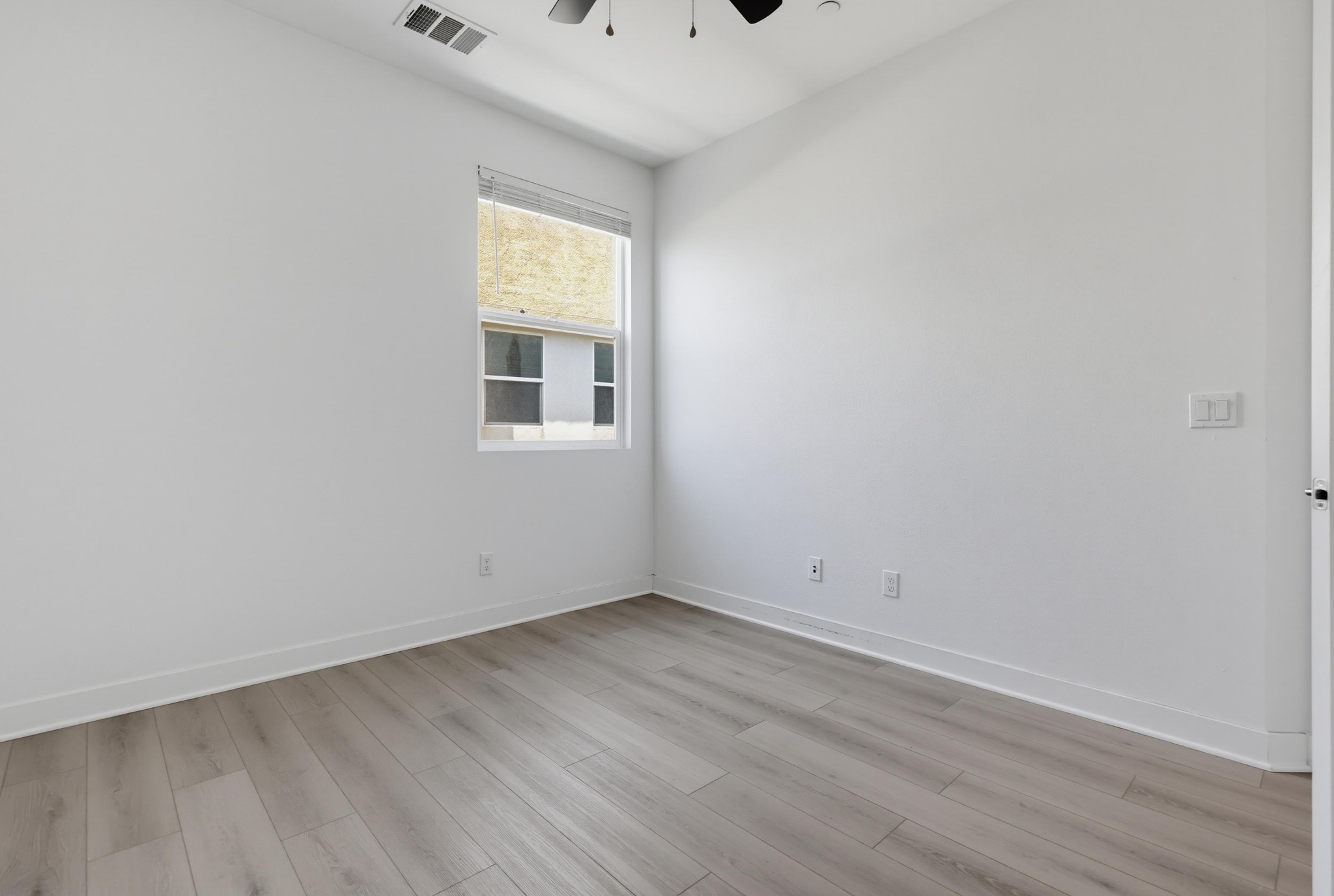 Virtual tour photo 41 of 53 for 745 Shoreline Rd