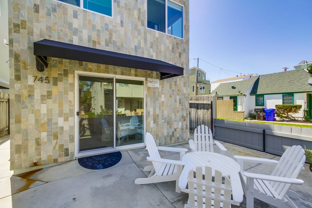 Virtual tour photo 4 of 45 for 745 Zanzibar Ct