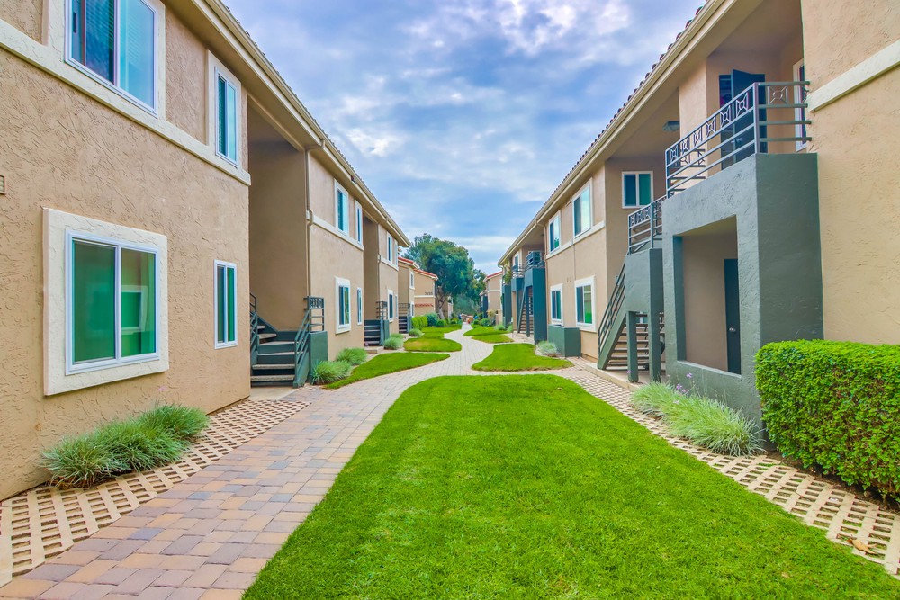 Virtual tour photo 4 of 33 for 7455 Charmant Dr UNIT 1811