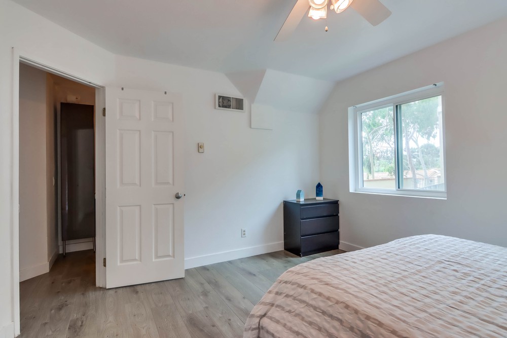 Virtual tour photo 25 of 33 for 7455 Charmant Dr UNIT 1811