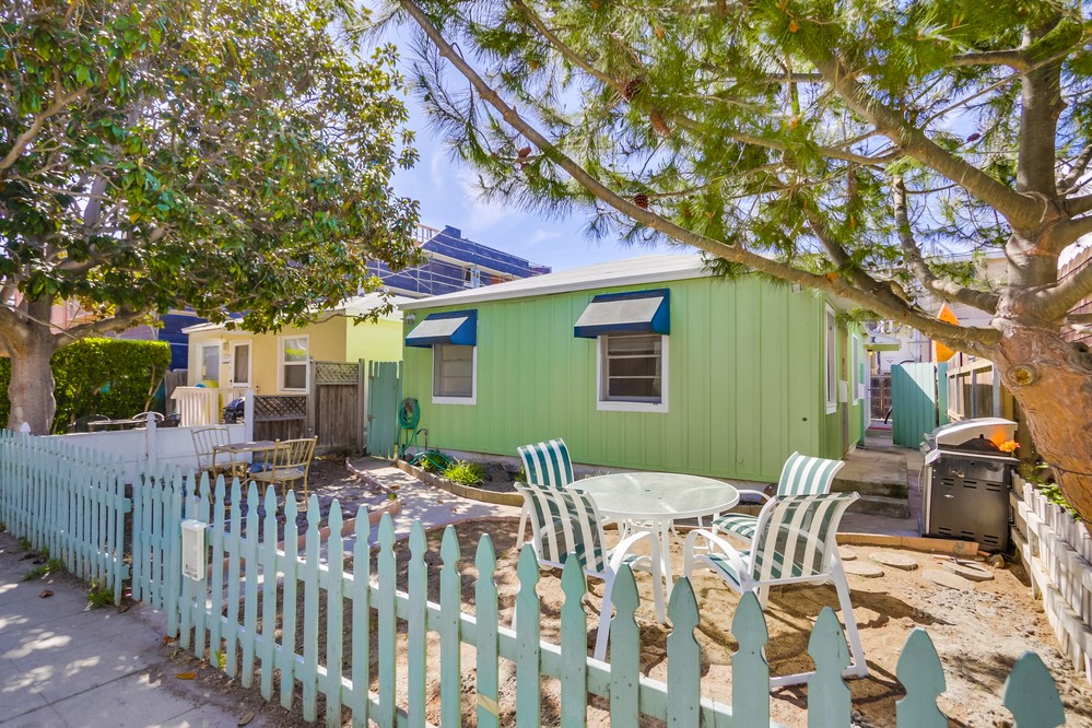 Virtual tour photo 1 of 24 for 747 Island Court