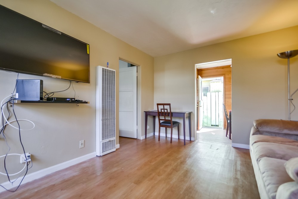 Virtual tour photo 6 of 24 for 747 Island Court