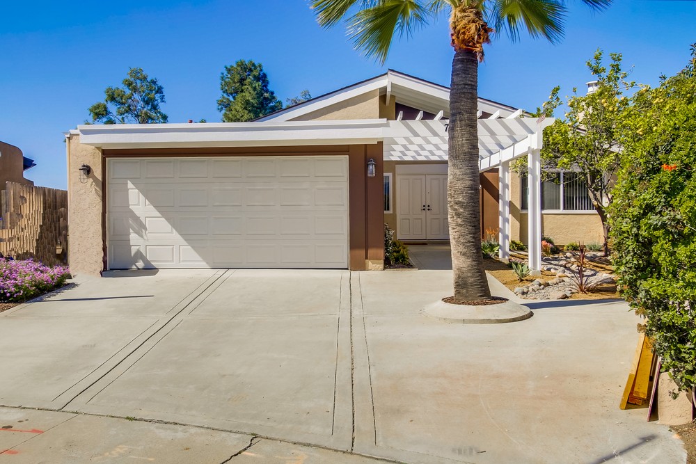 Virtual tour photo 3 of 65 for 7472 Gorge View Terrace